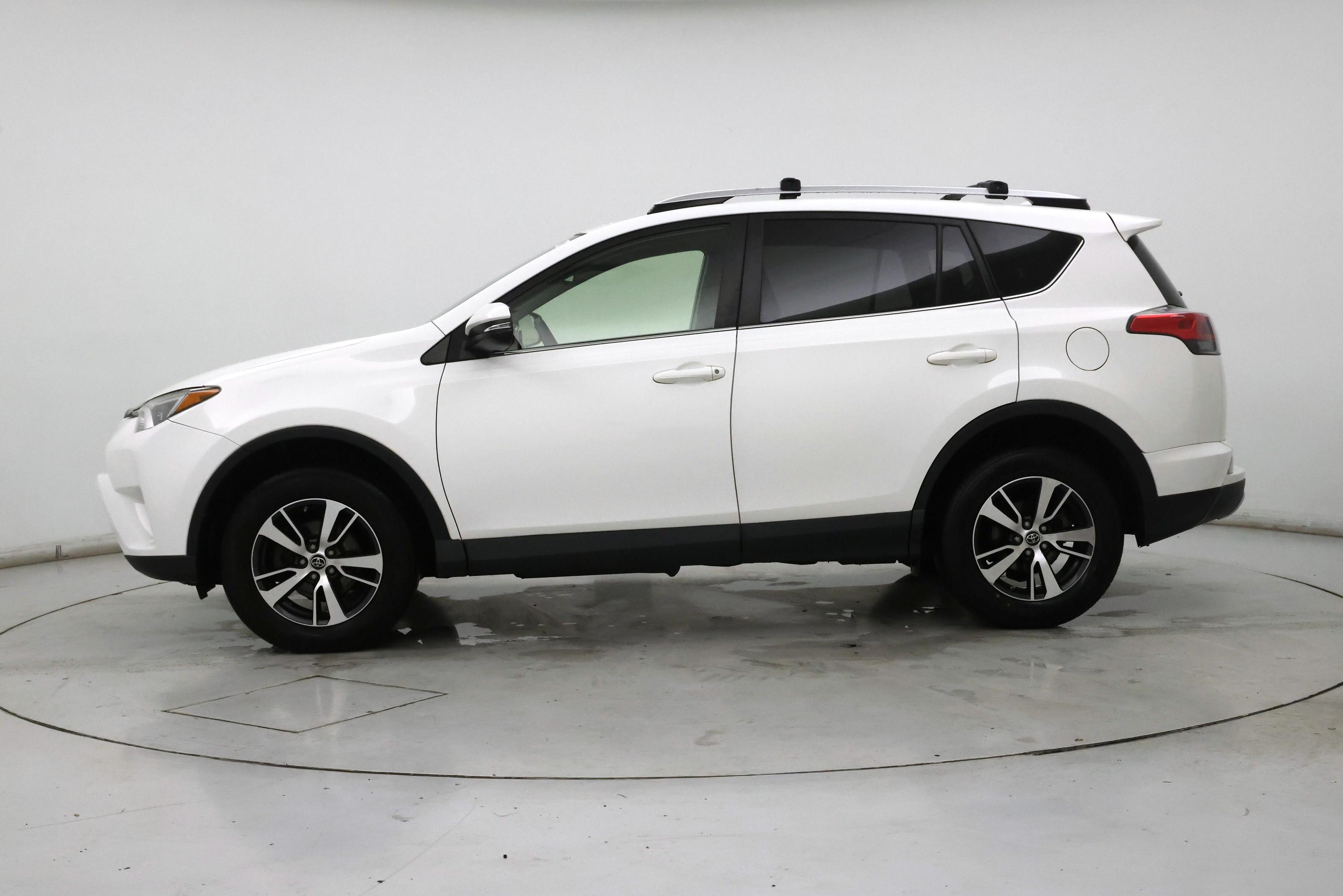 Thumbnail: 2016 Toyota RAV4 - 3