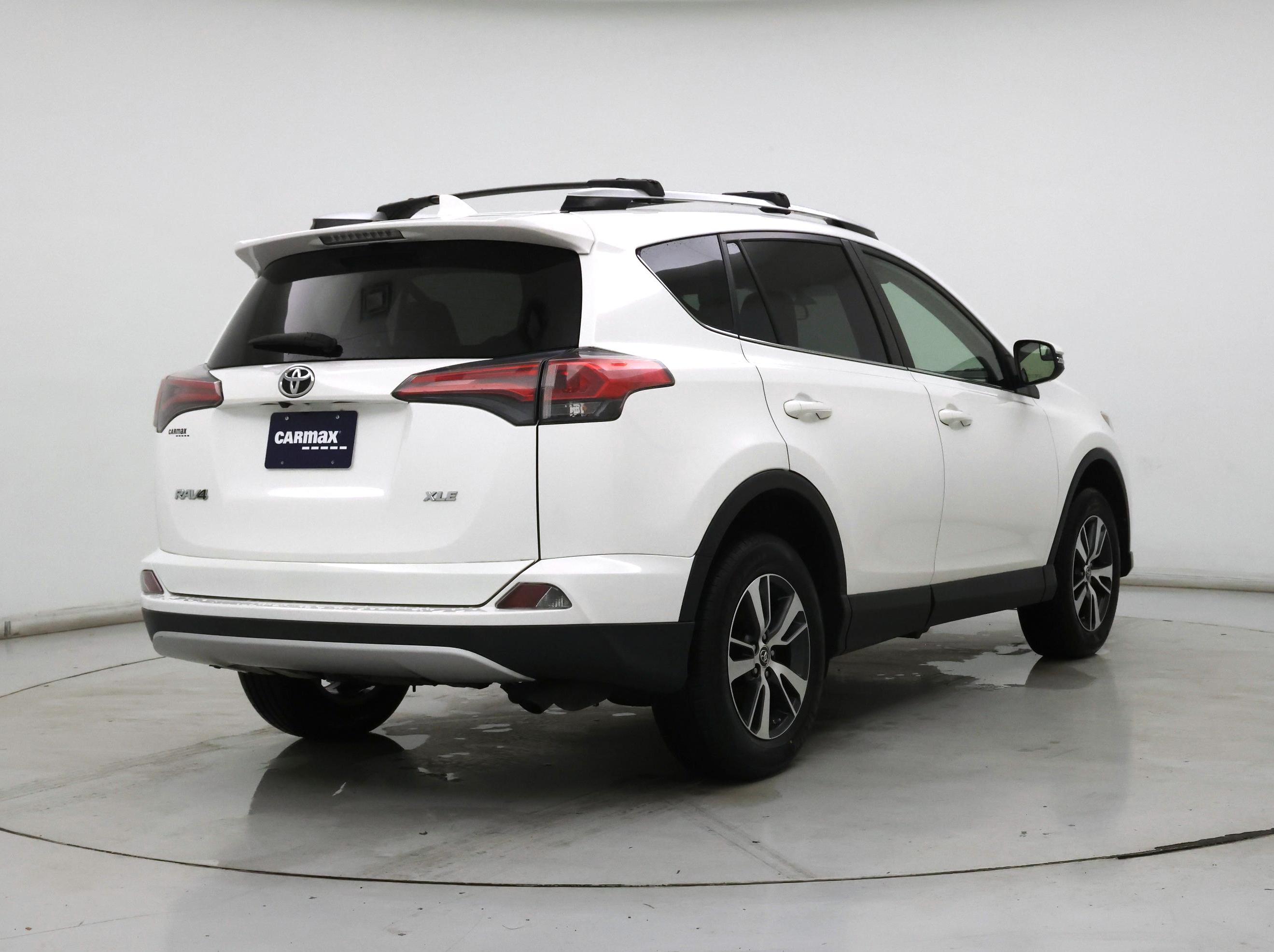 Thumbnail: 2016 Toyota RAV4 - 8