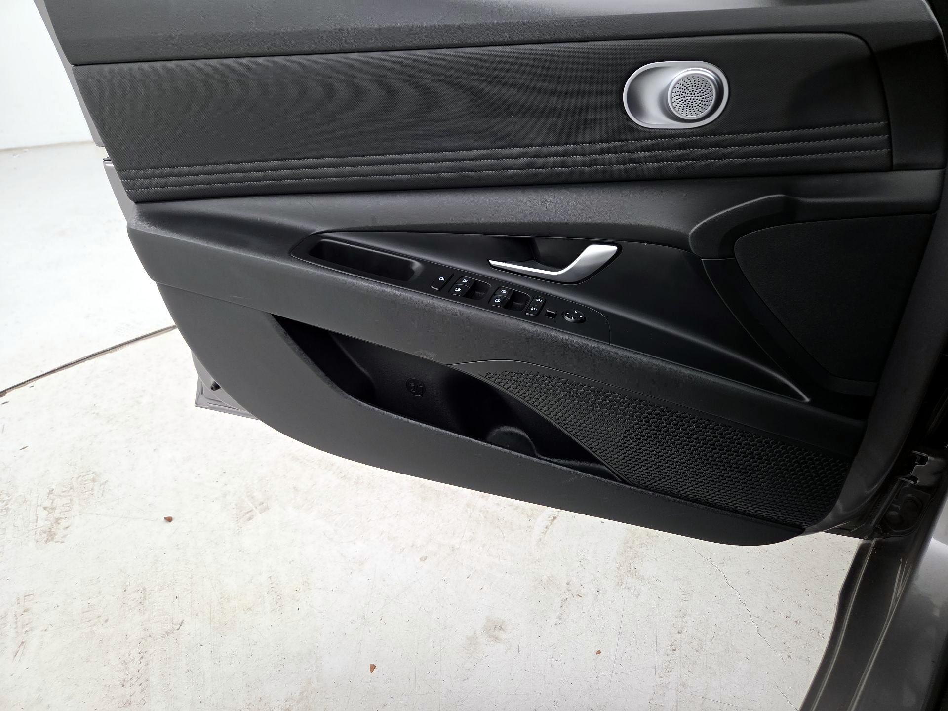 Thumbnail: 2023 Hyundai Elantra - 12