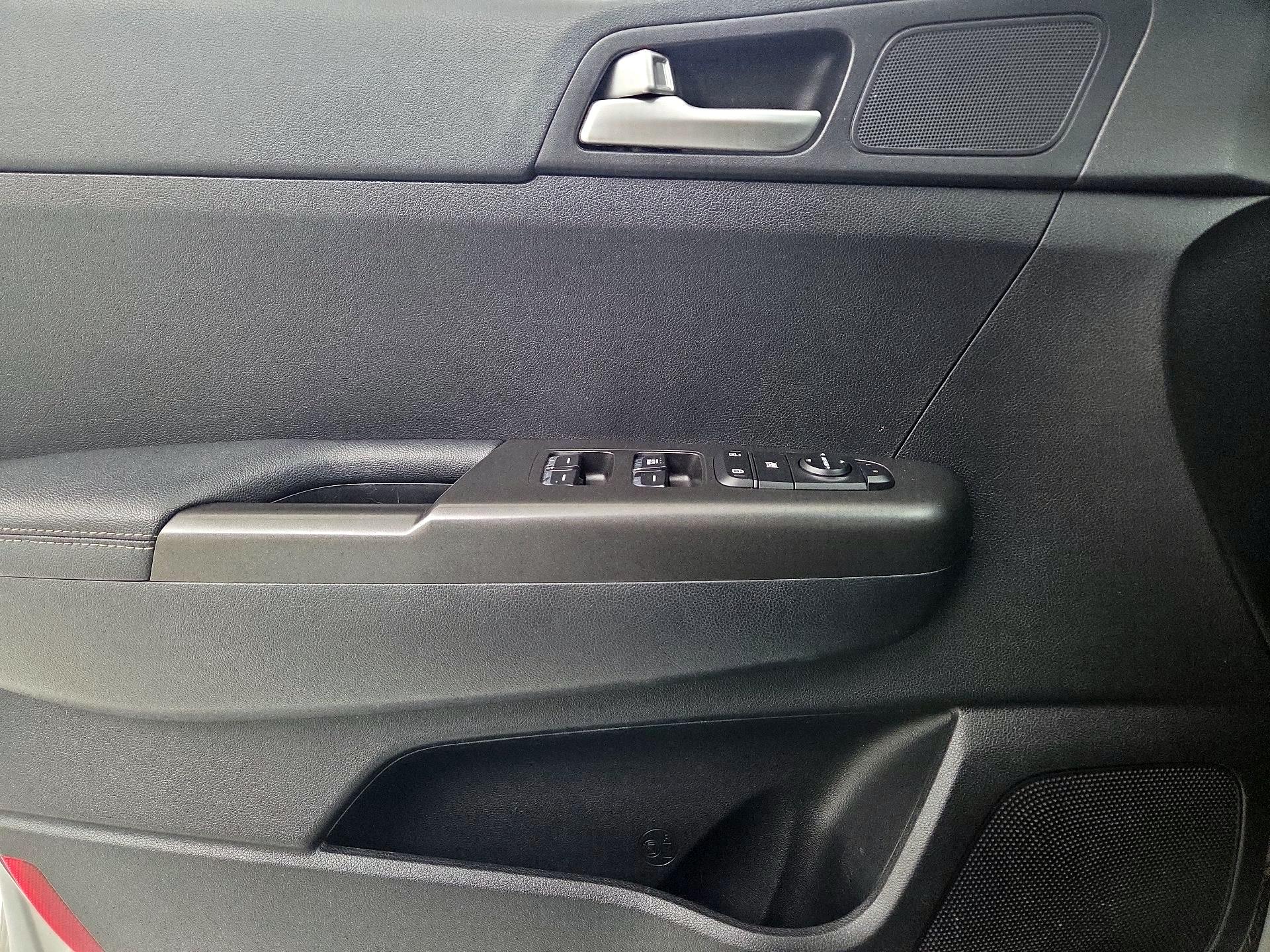 Thumbnail: 2017 Kia Sportage - 12