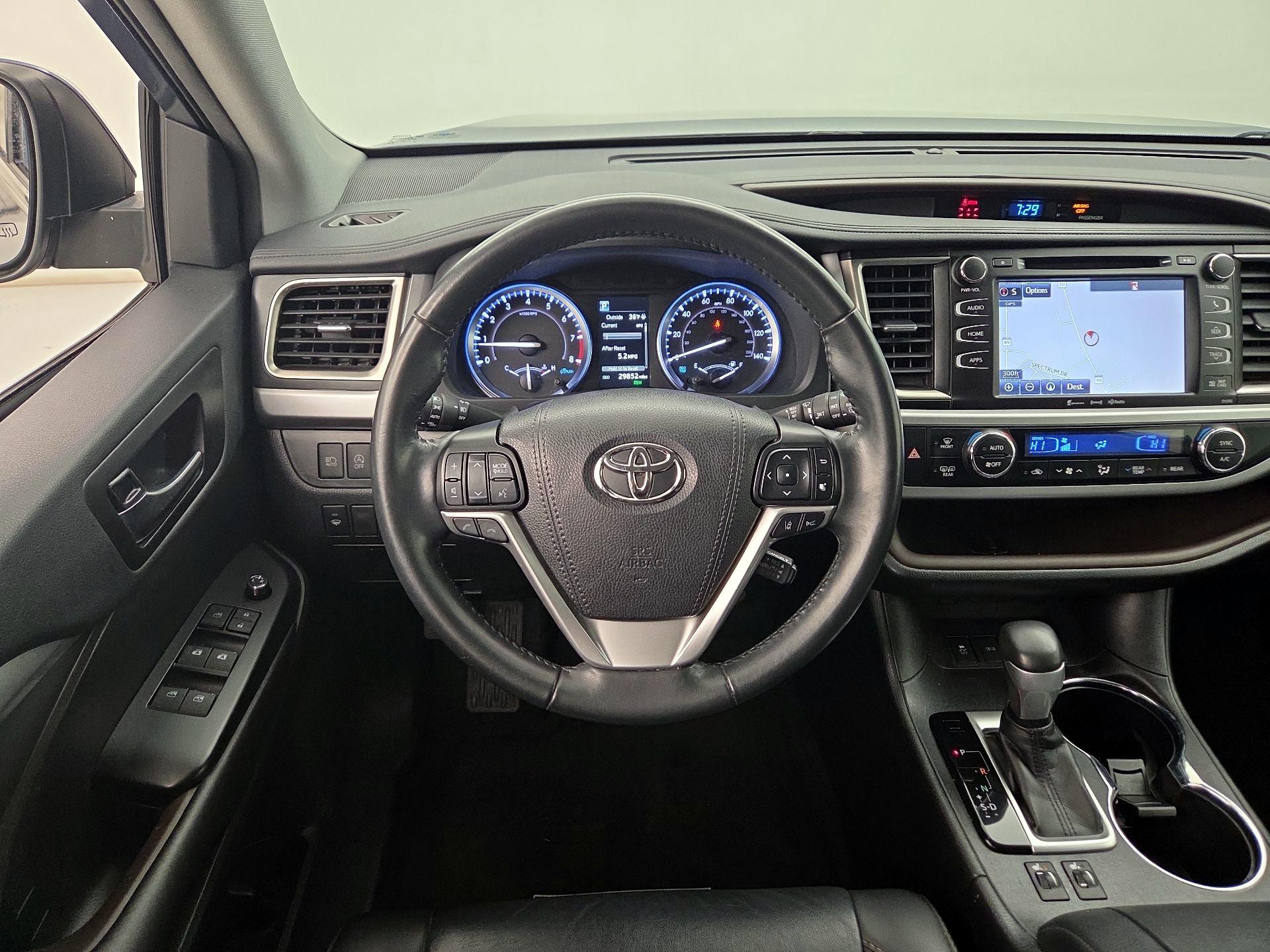 Thumbnail: 2019 Toyota Highlander - 10