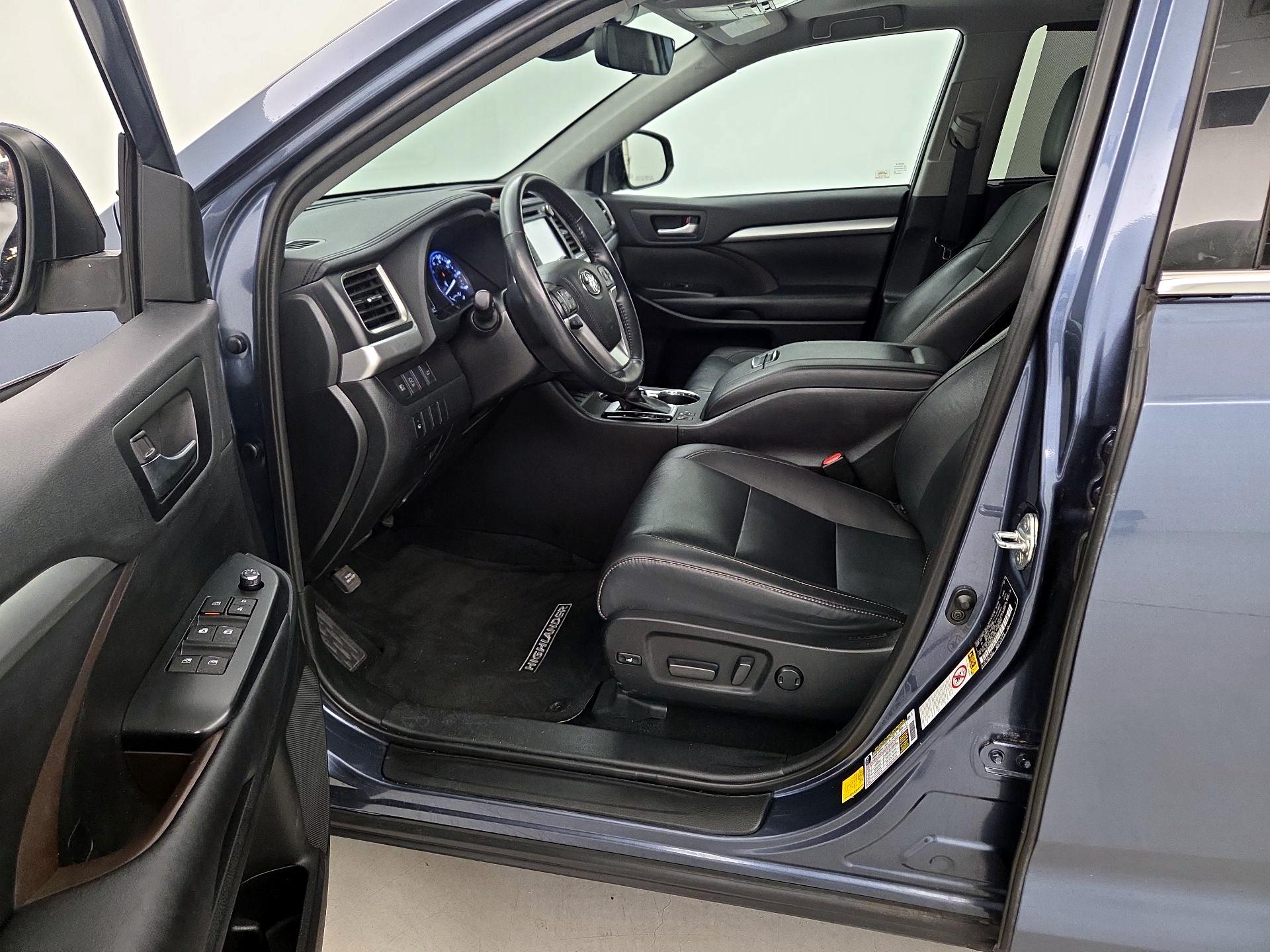 Thumbnail: 2019 Toyota Highlander - 11