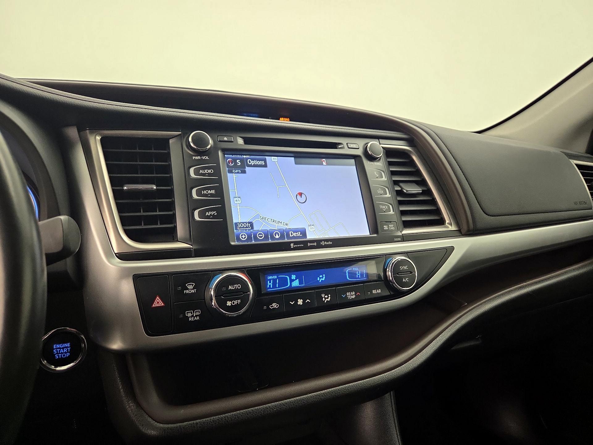 Thumbnail: 2019 Toyota Highlander - 14