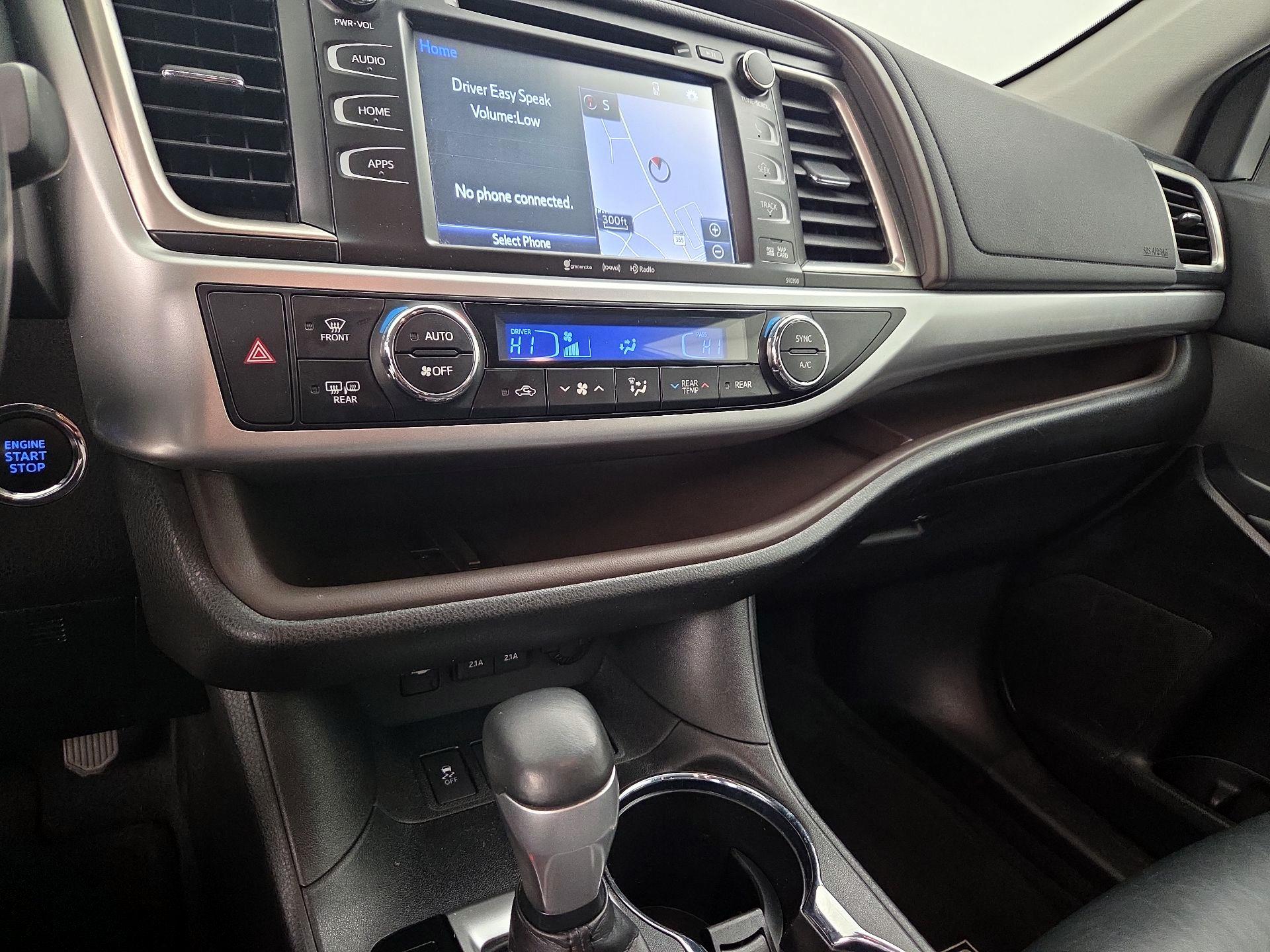 Thumbnail: 2019 Toyota Highlander - 17