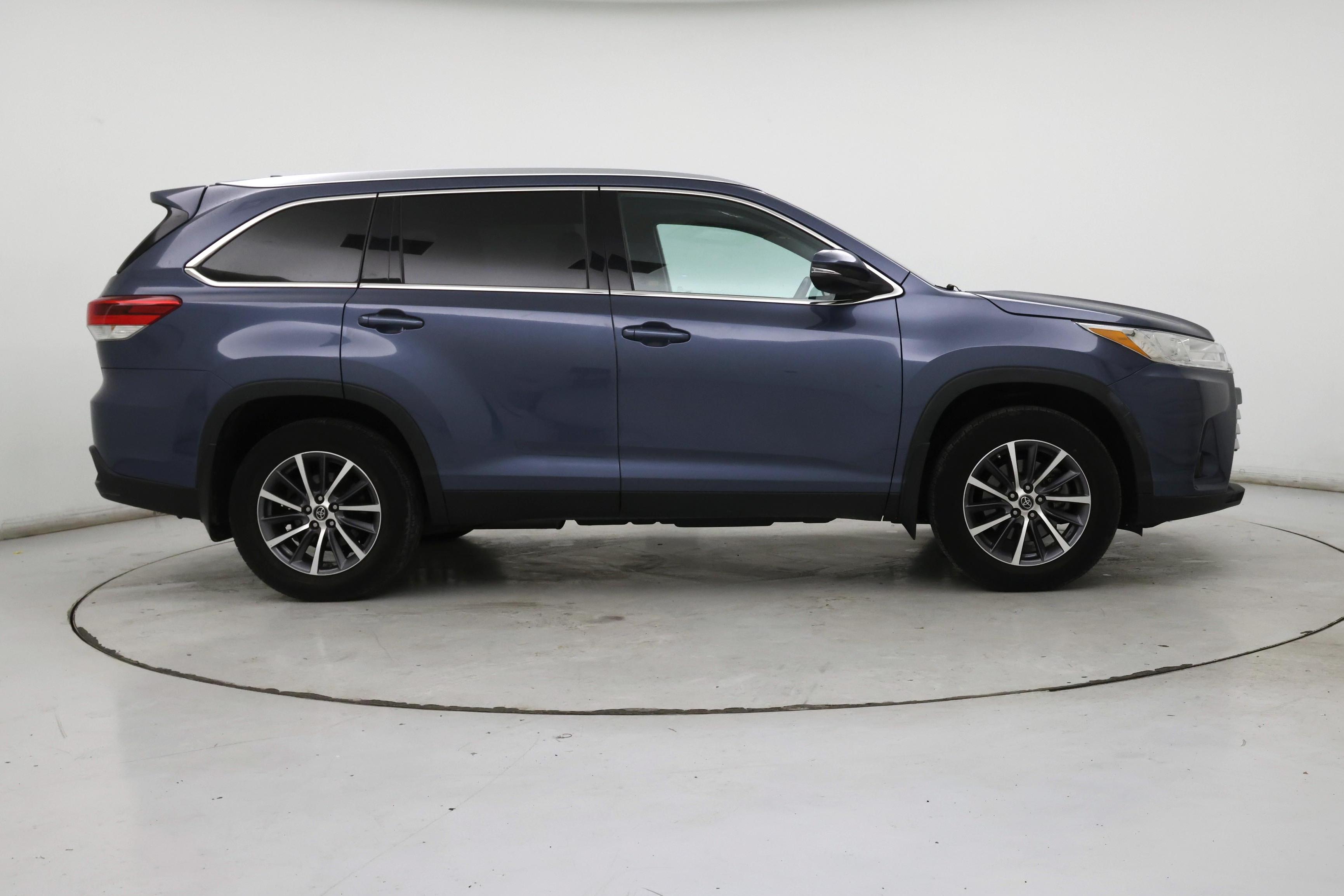 Thumbnail: 2019 Toyota Highlander - 7
