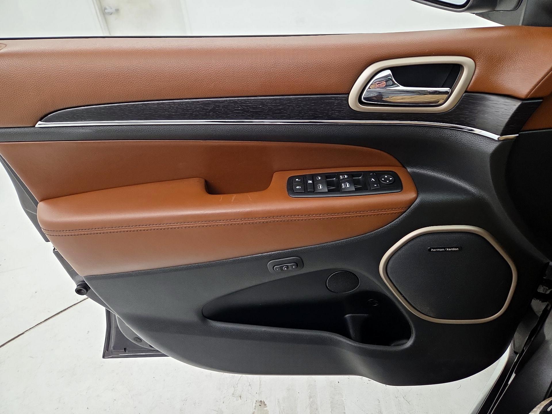 Thumbnail: 2016 Jeep Grand Cherokee - 12