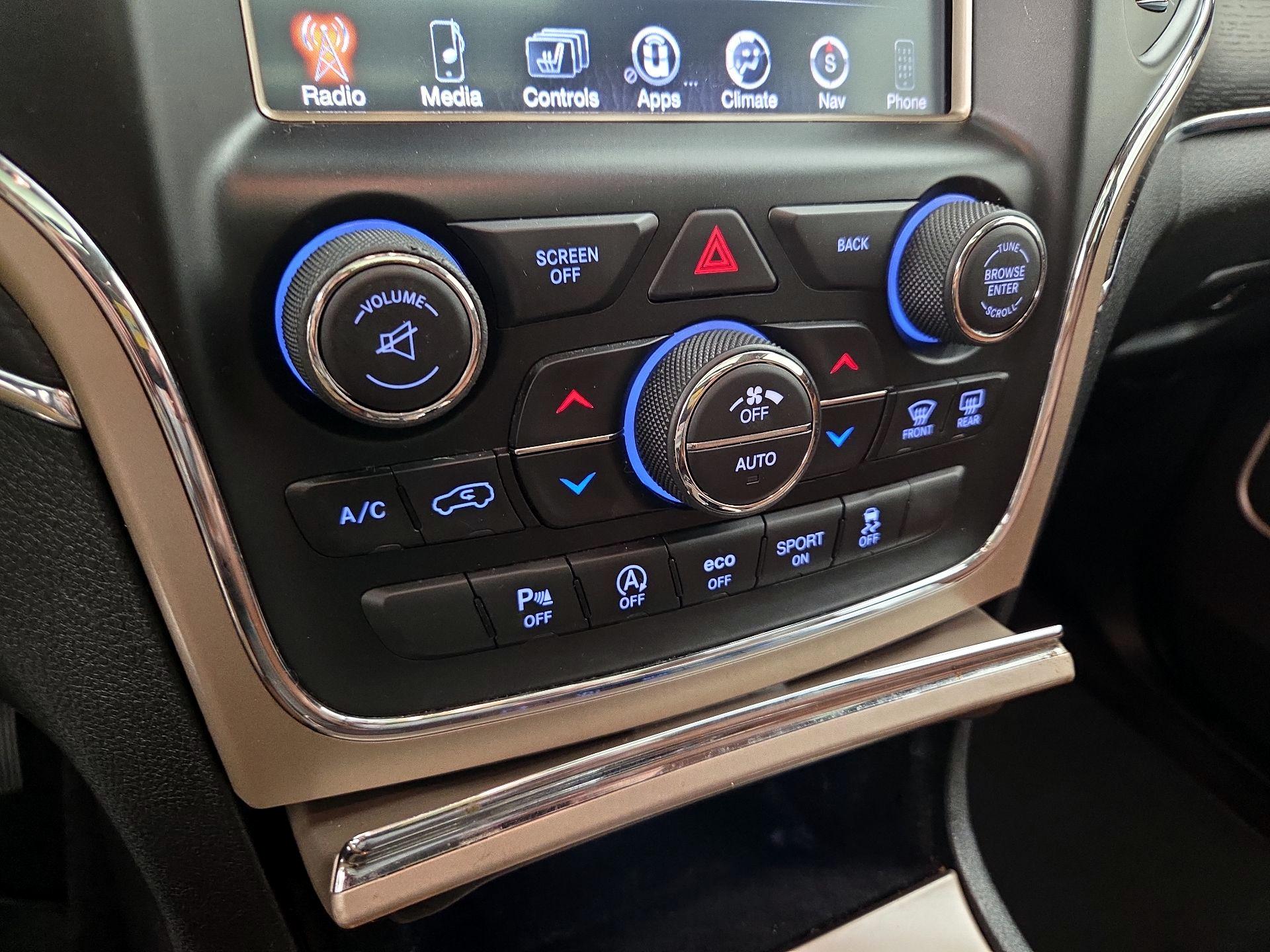 Thumbnail: 2016 Jeep Grand Cherokee - 17