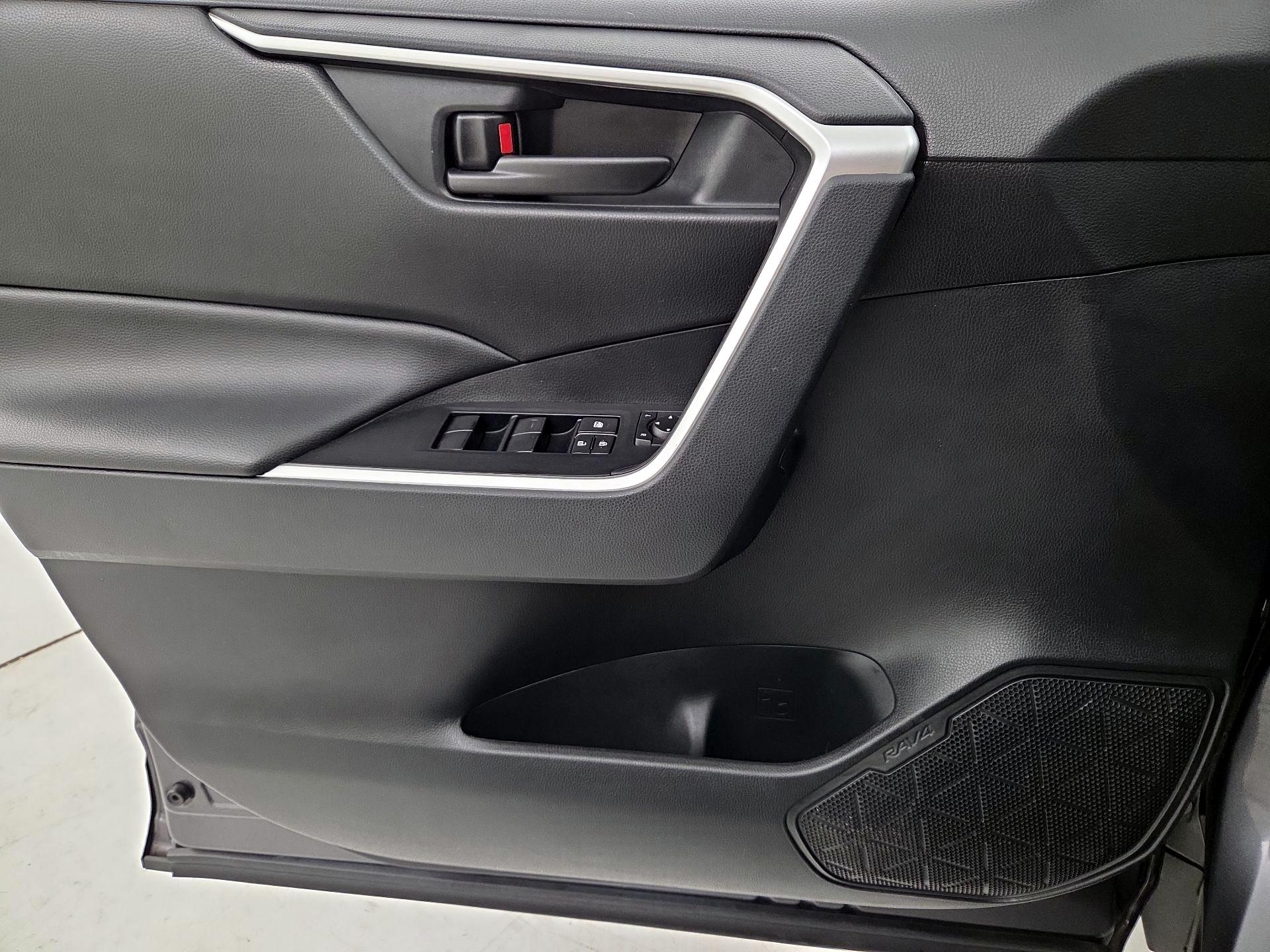 Thumbnail: 2019 Toyota RAV4 - 12