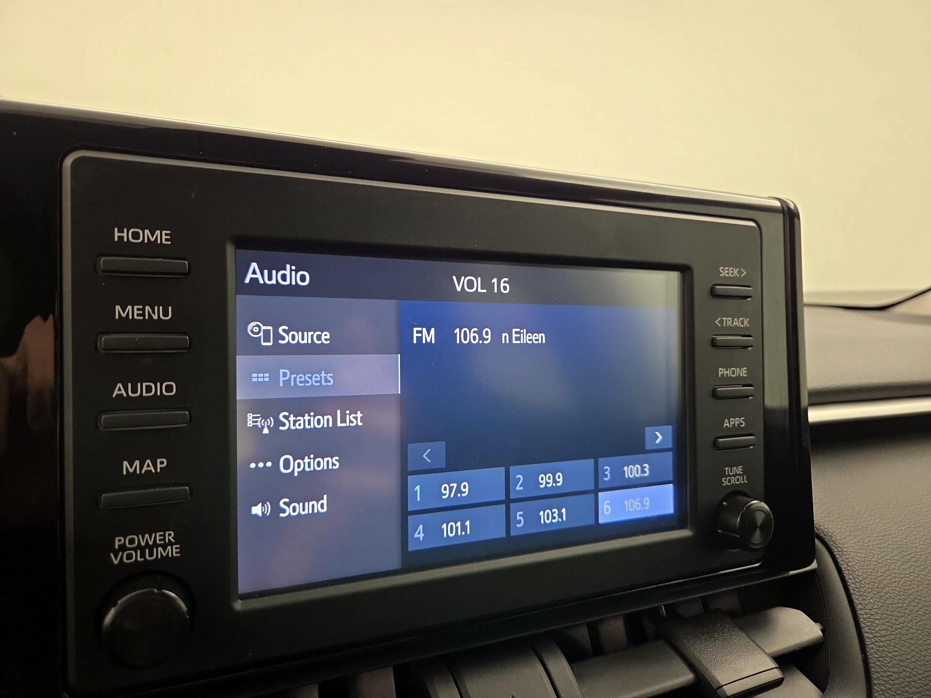 Thumbnail: 2019 Toyota RAV4 - 15