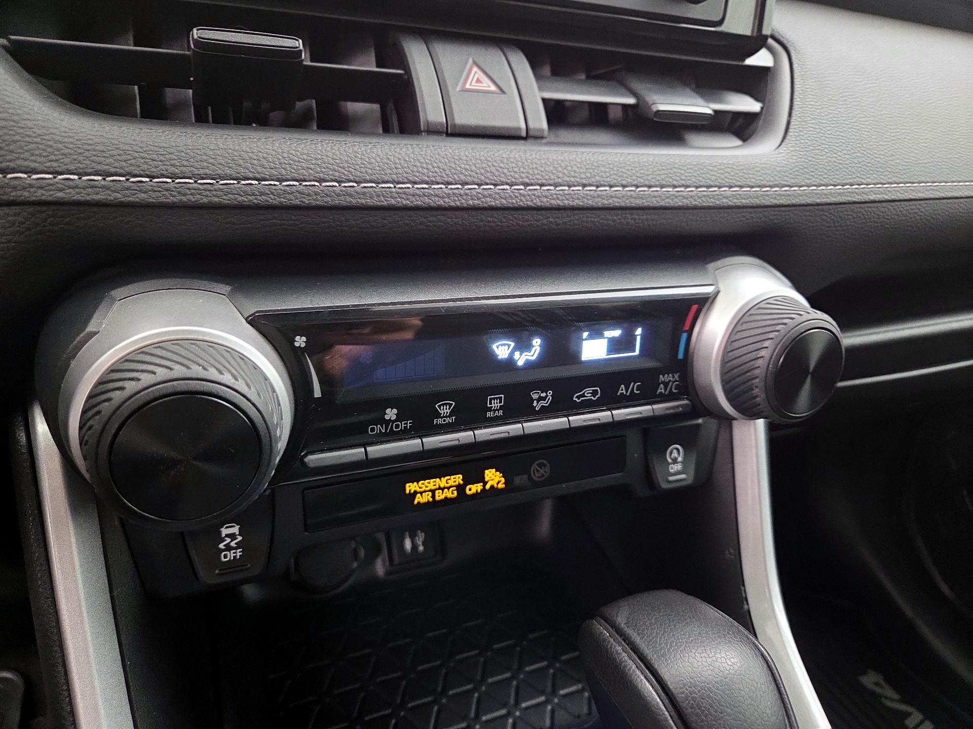 Thumbnail: 2019 Toyota RAV4 - 16