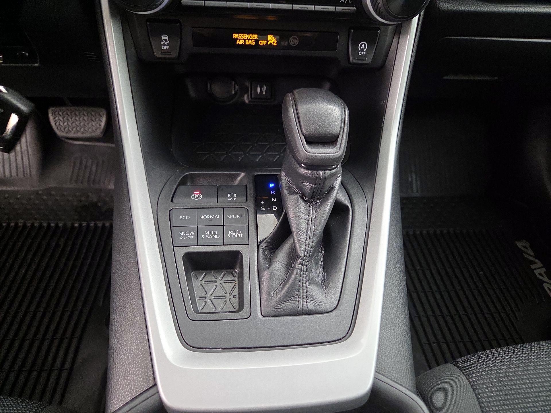 Thumbnail: 2019 Toyota RAV4 - 17