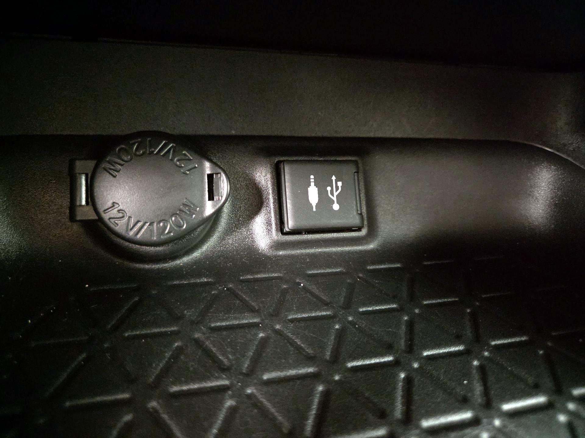 Thumbnail: 2019 Toyota RAV4 - 18