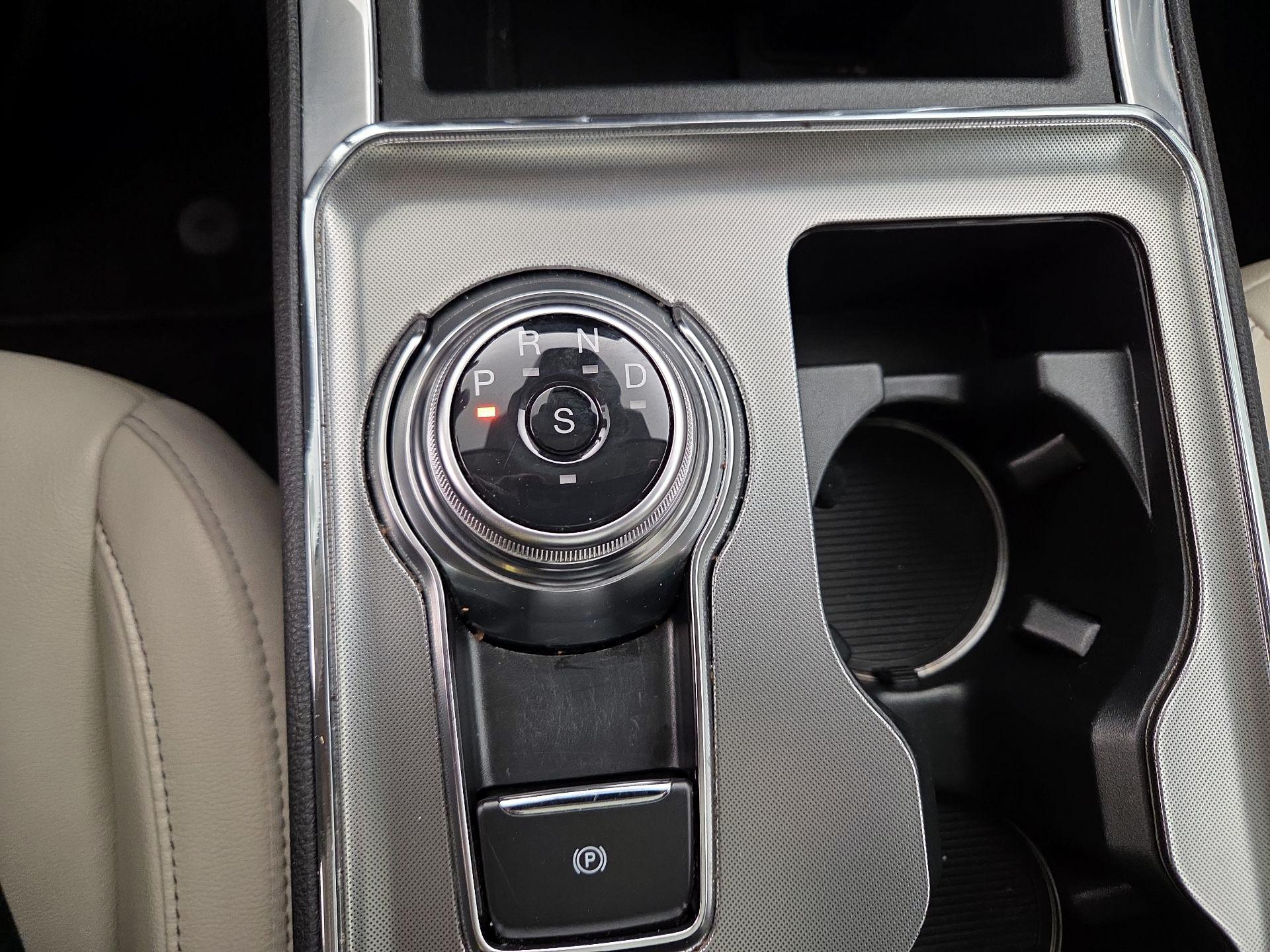 Thumbnail: 2022 Ford Edge - 17