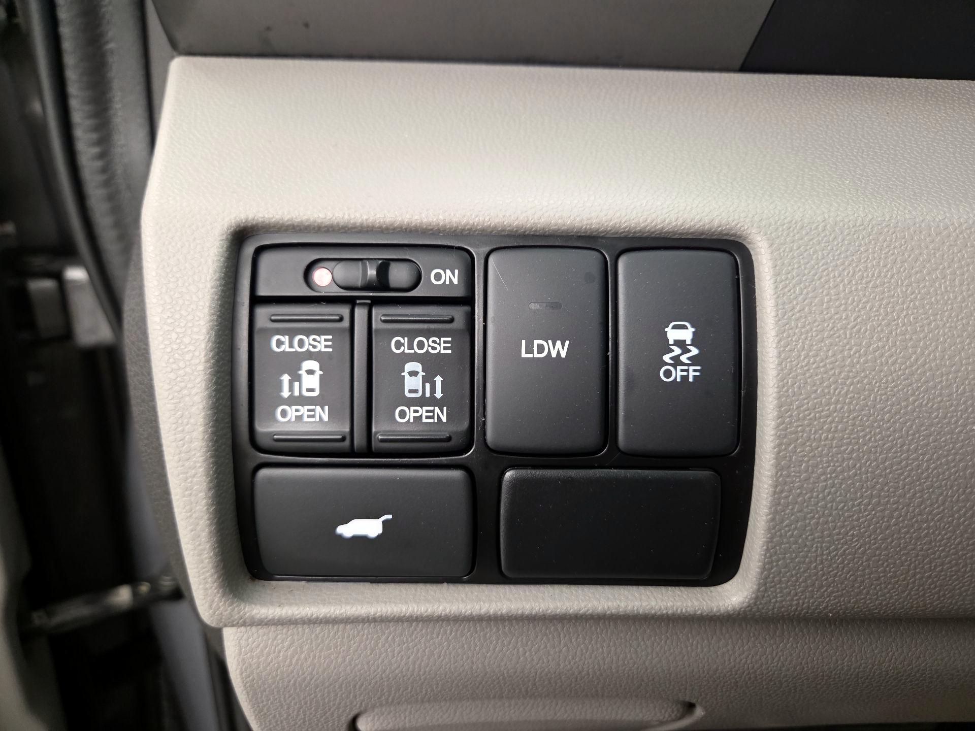 Thumbnail: 2016 Honda Odyssey - 13