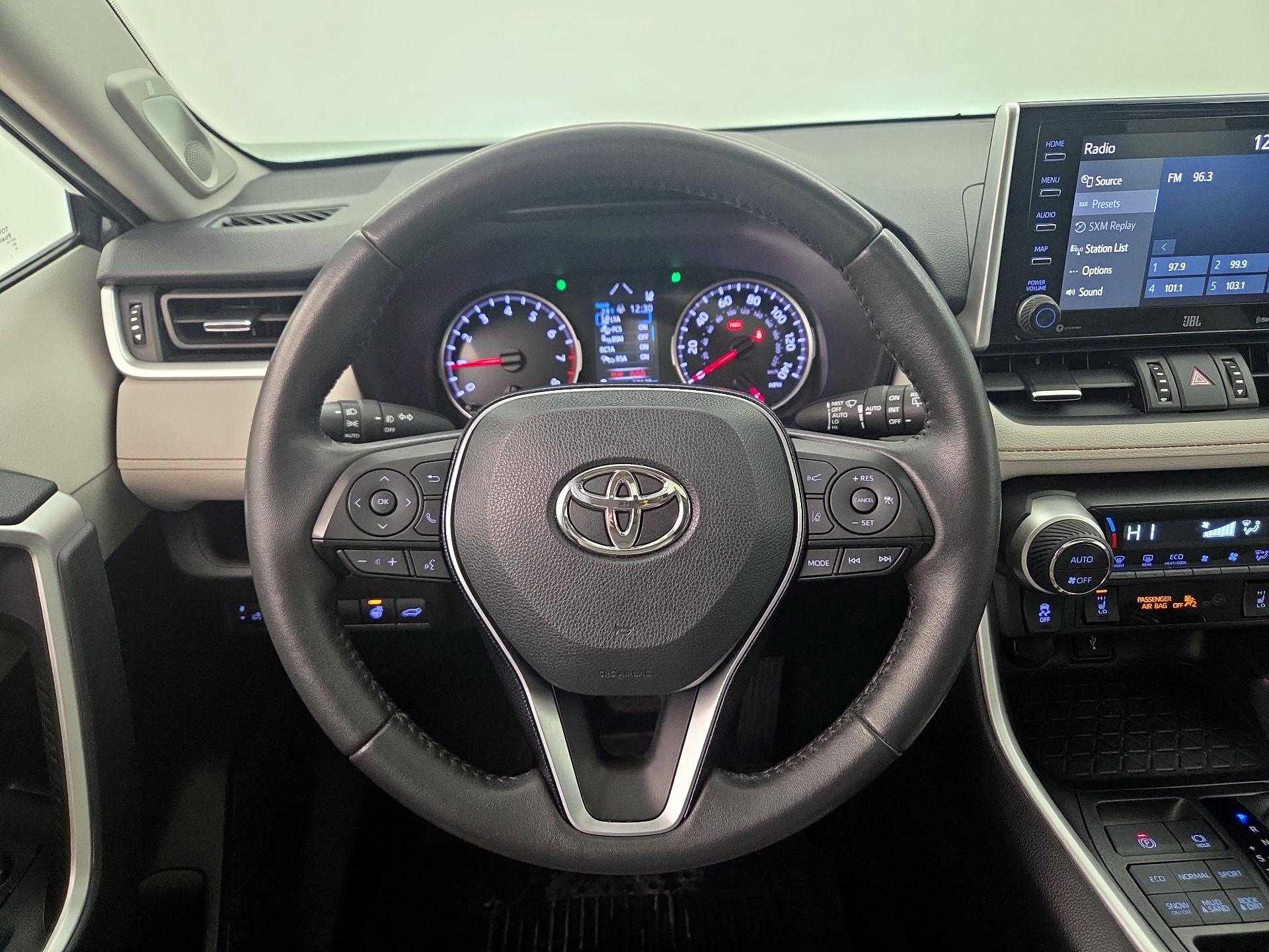 Thumbnail: 2021 Toyota RAV4 - 10