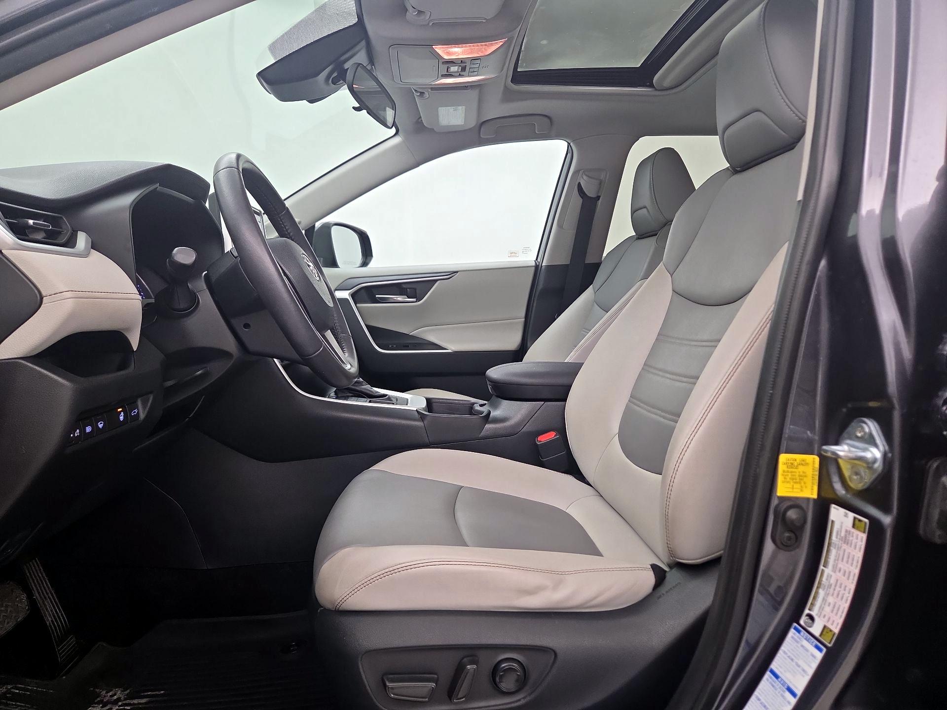 Thumbnail: 2021 Toyota RAV4 - 11