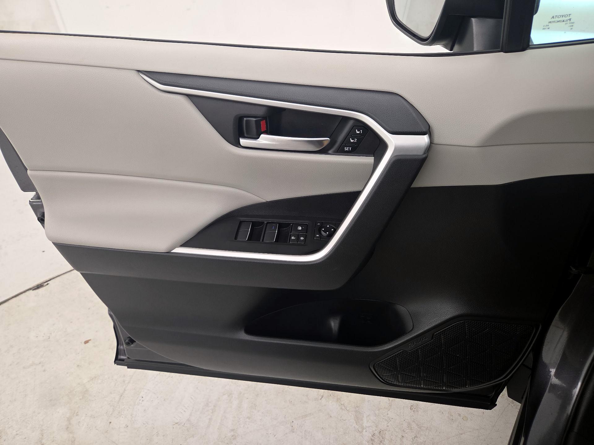 Thumbnail: 2021 Toyota RAV4 - 12