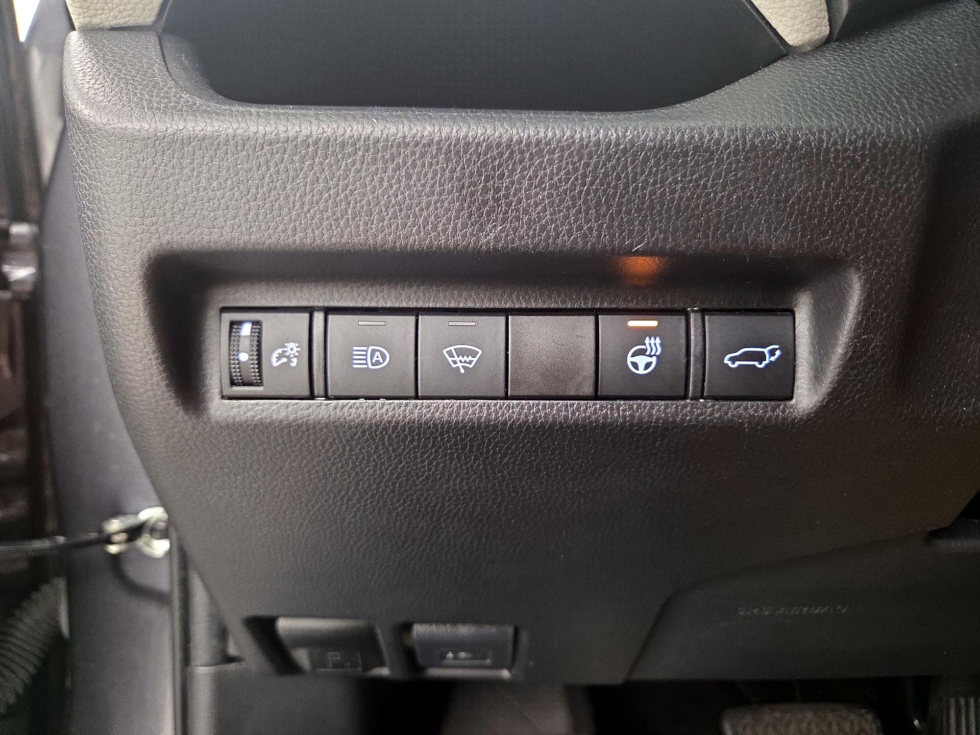 Thumbnail: 2021 Toyota RAV4 - 13