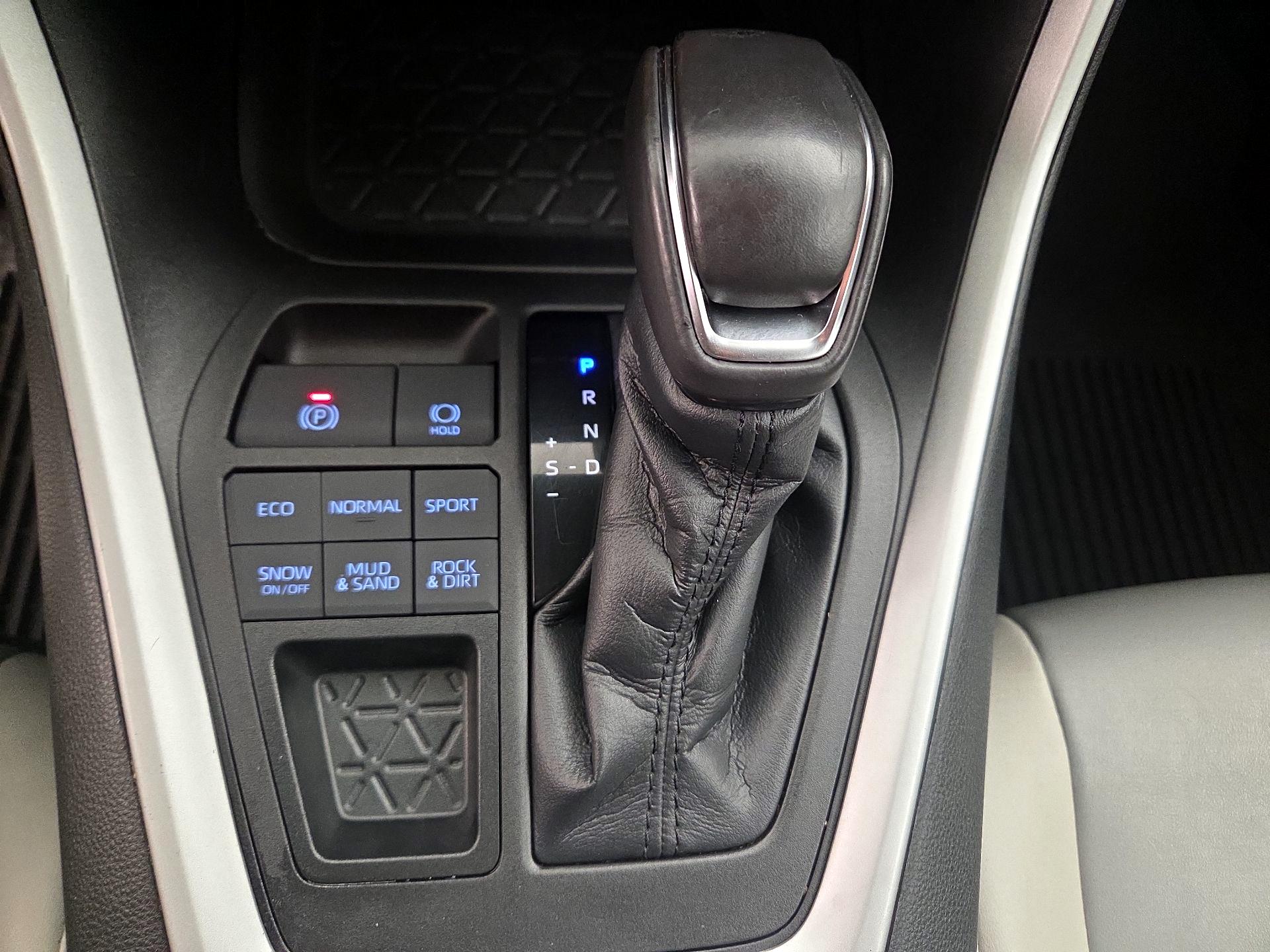 Thumbnail: 2021 Toyota RAV4 - 17