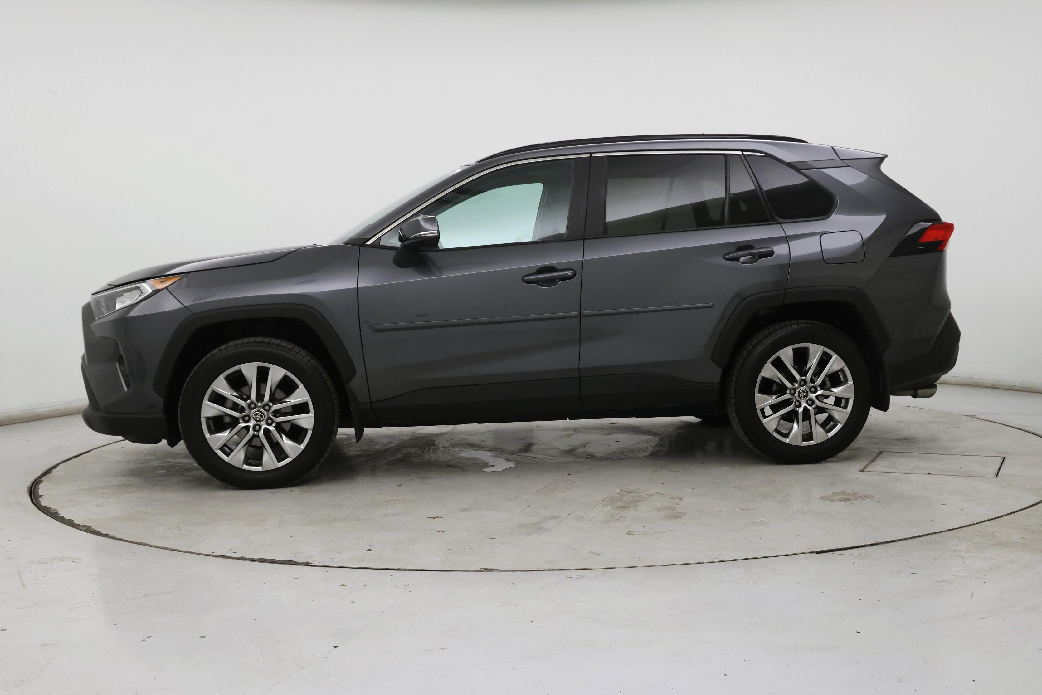 Thumbnail: 2021 Toyota RAV4 - 3