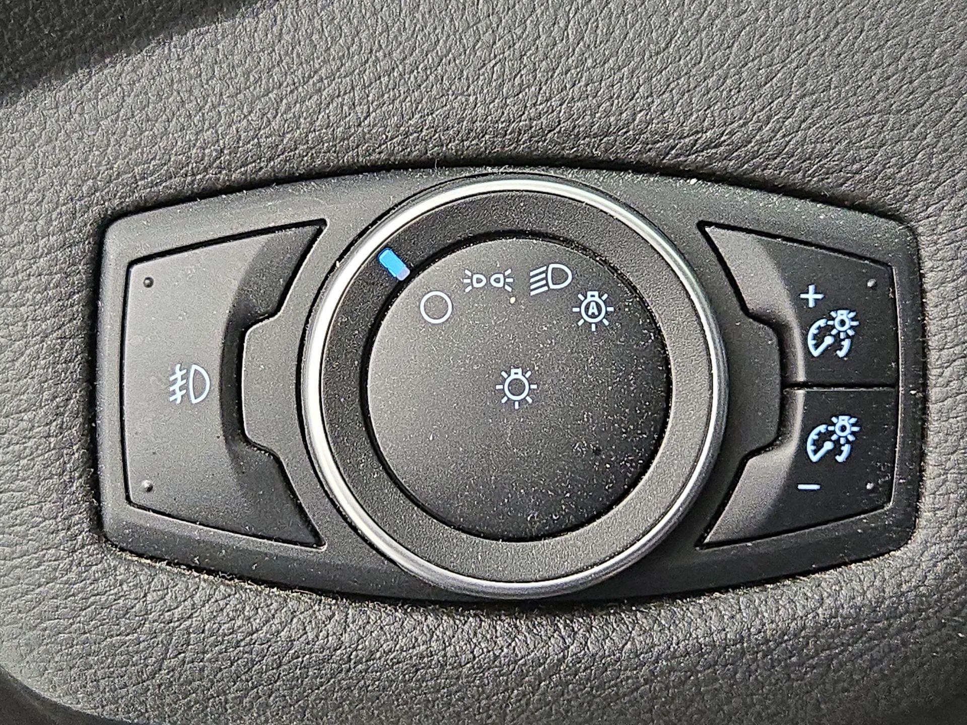 Thumbnail: 2015 Ford Escape - 13