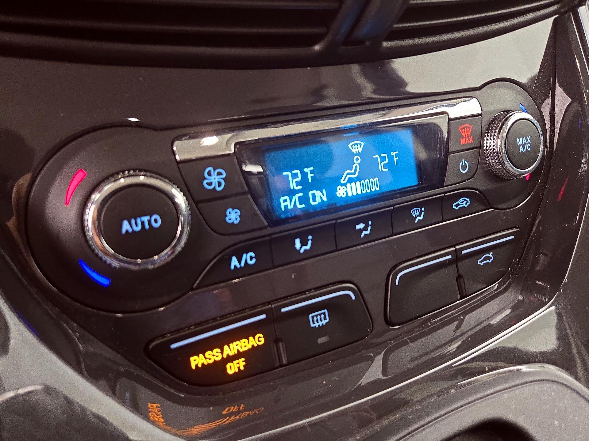 Thumbnail: 2015 Ford Escape - 17