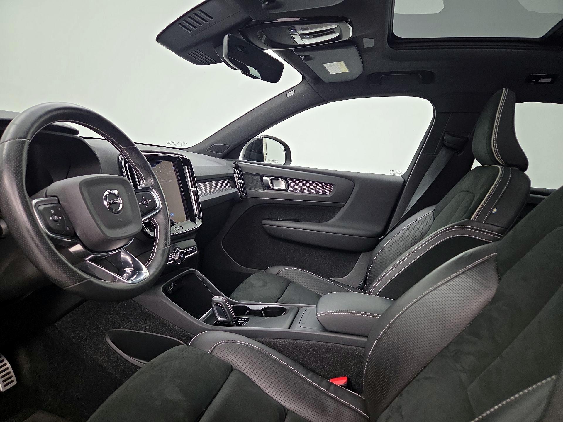 Thumbnail: 2021 Volvo XC40 - 11