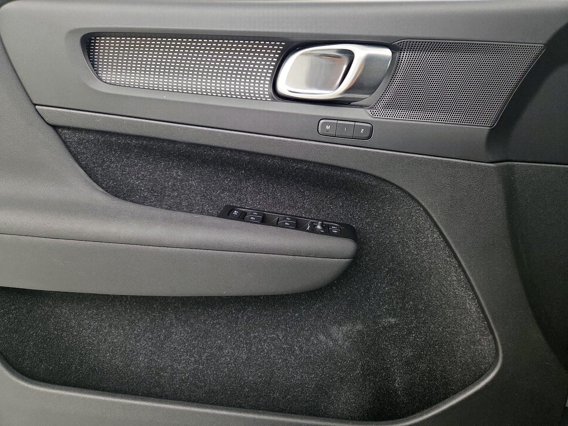 Thumbnail: 2021 Volvo XC40 - 12