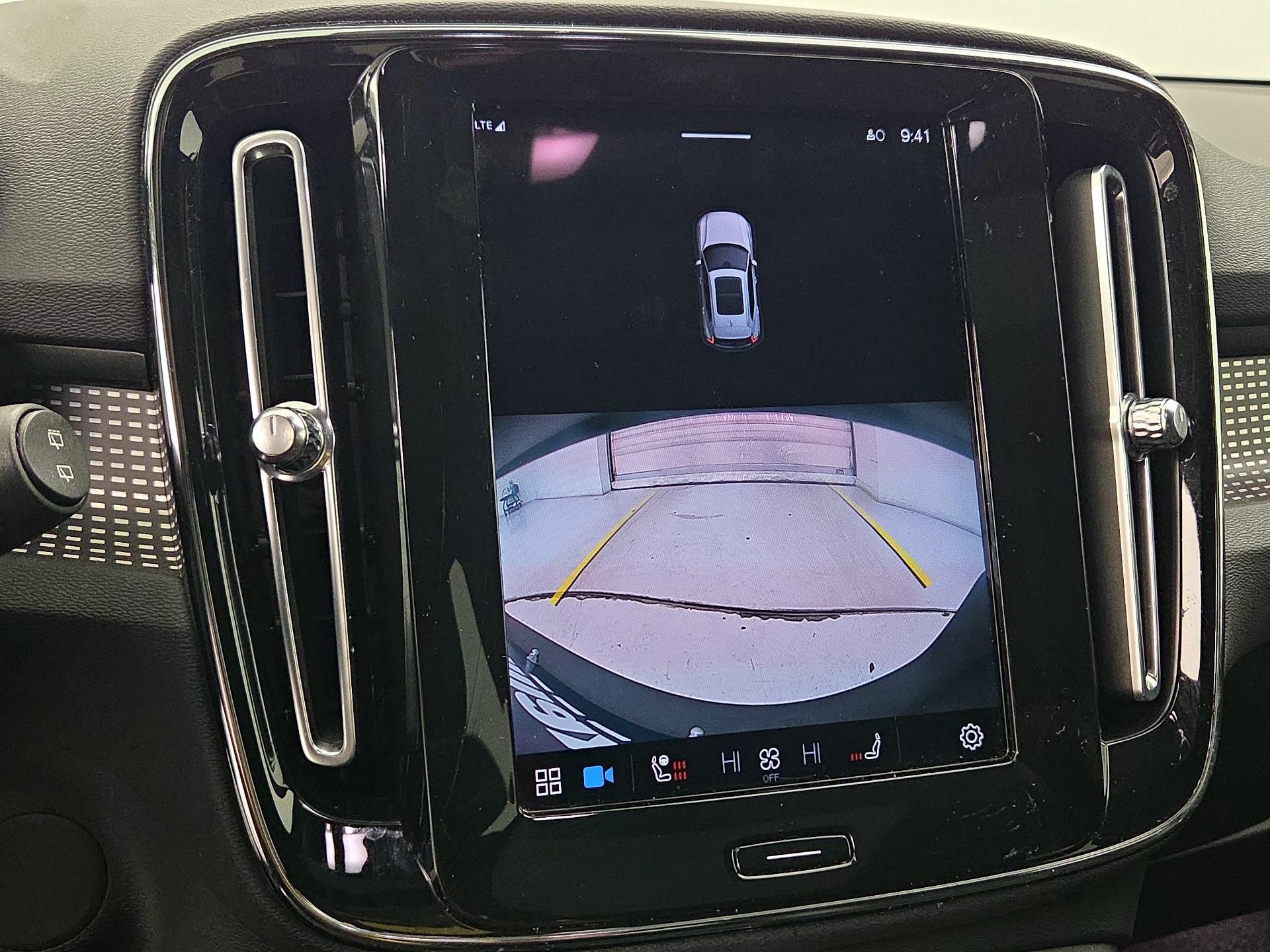 Thumbnail: 2021 Volvo XC40 - 15