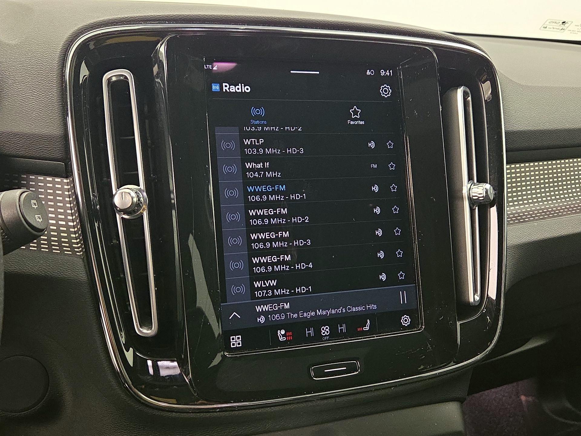 Thumbnail: 2021 Volvo XC40 - 16