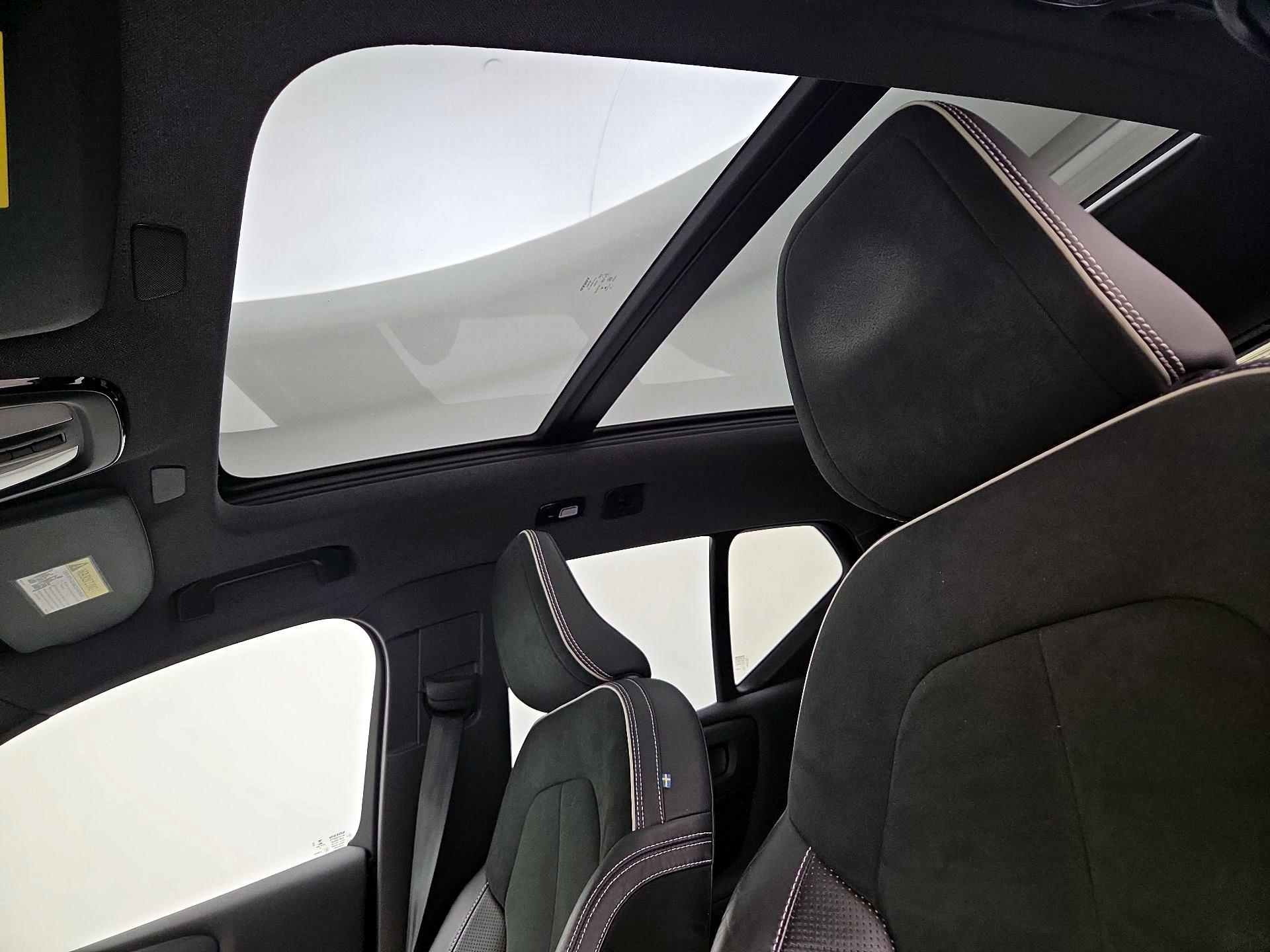 Thumbnail: 2021 Volvo XC40 - 20