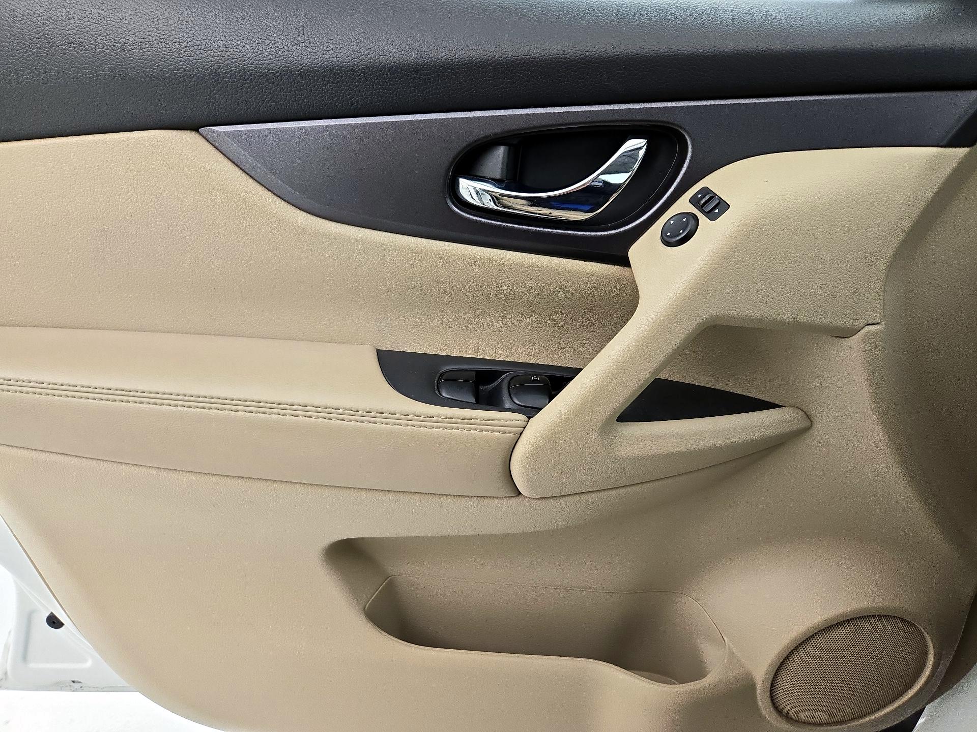 Thumbnail: 2016 Nissan Rogue - 12