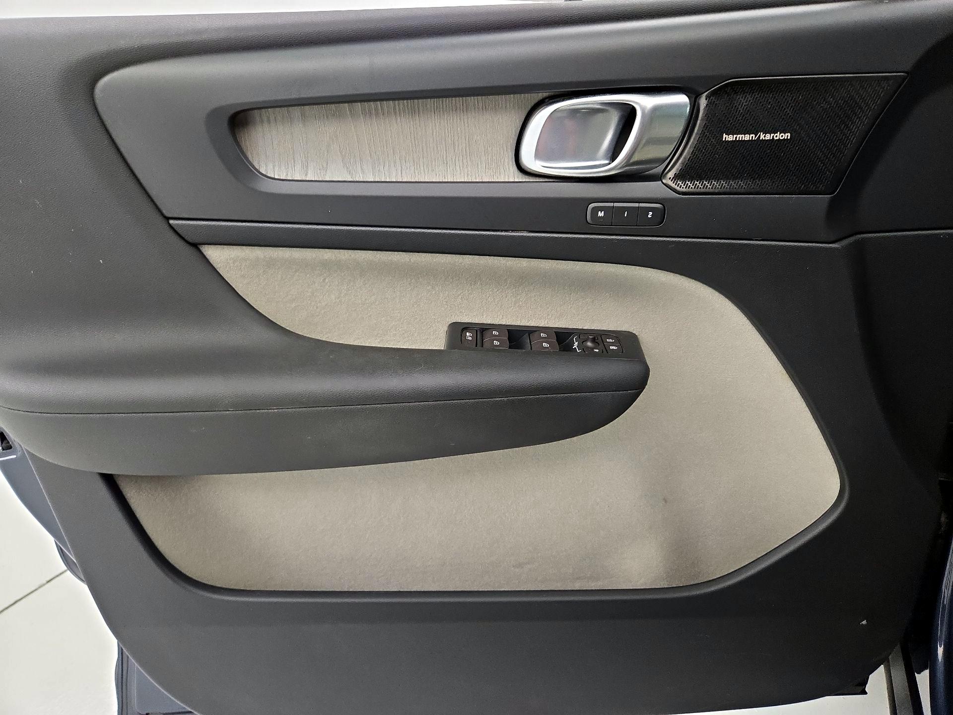 Thumbnail: 2019 Volvo XC40 - 12