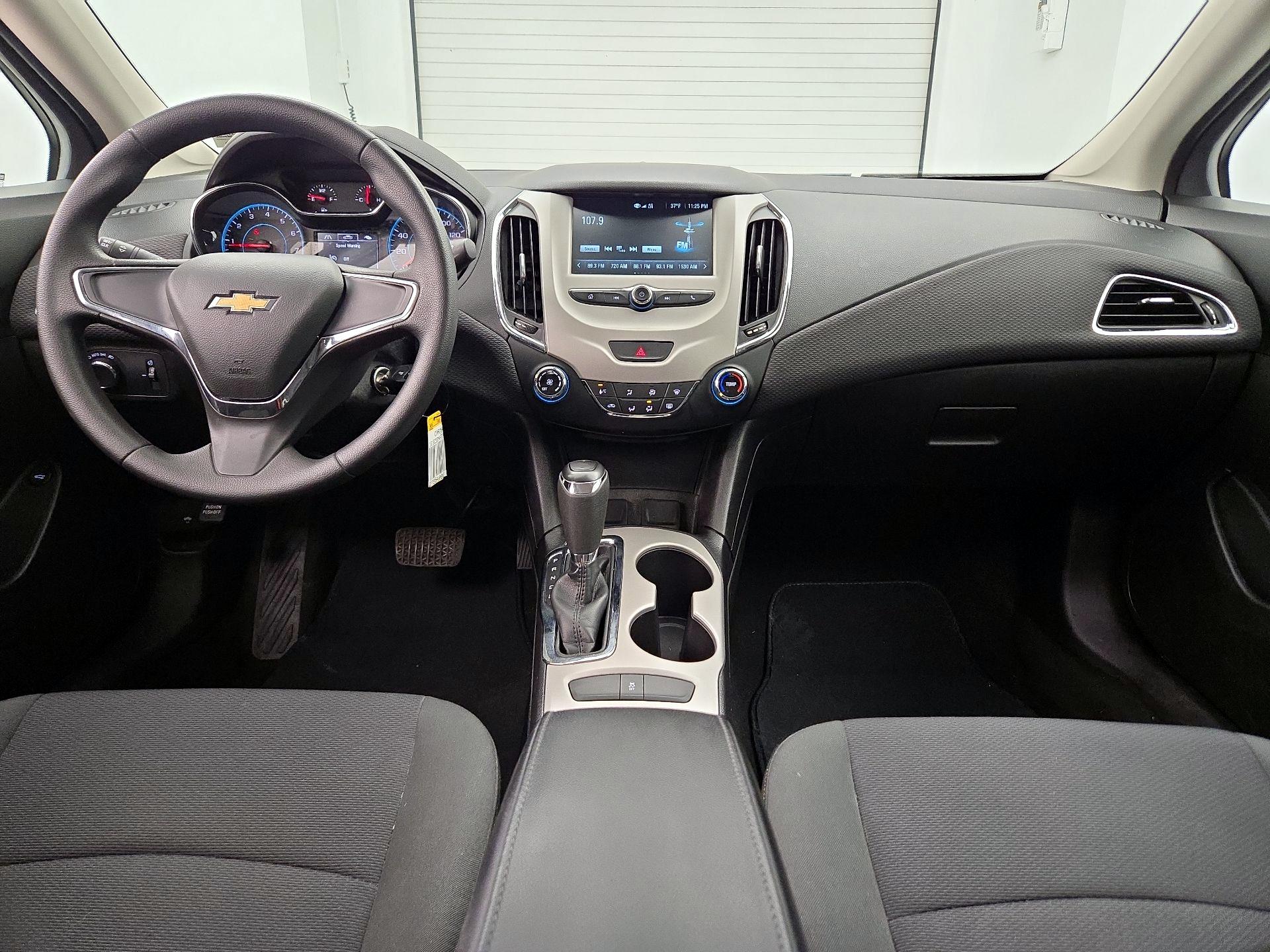 Thumbnail: 2017 Chevrolet Cruze - 9