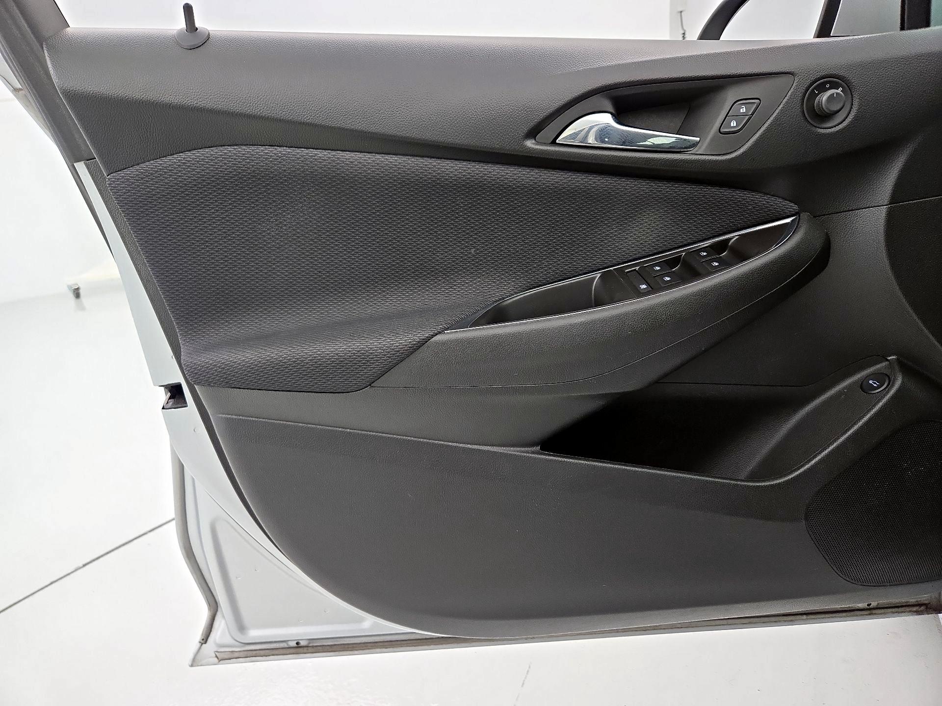 Thumbnail: 2017 Chevrolet Cruze - 12