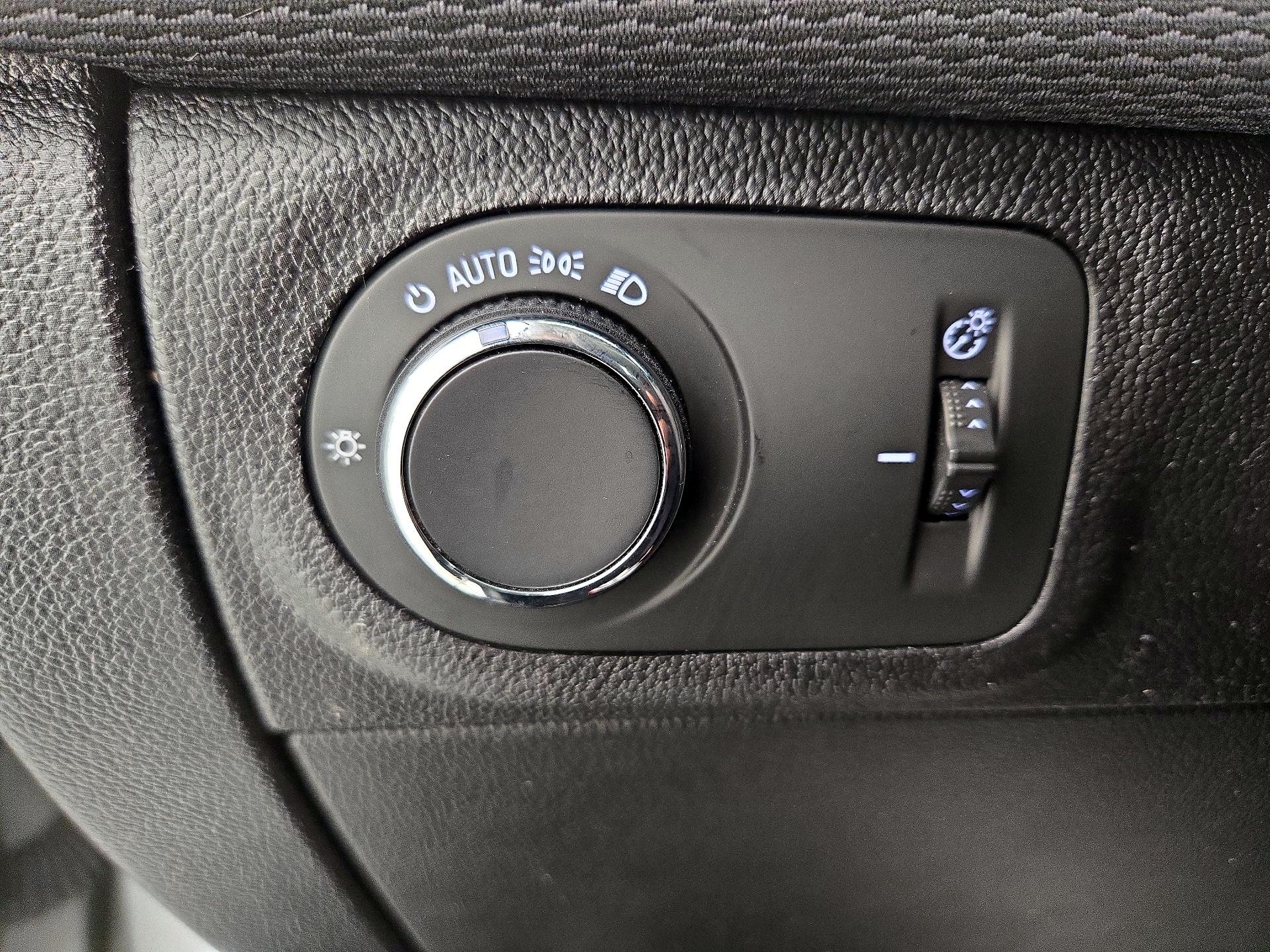 Thumbnail: 2017 Chevrolet Cruze - 13