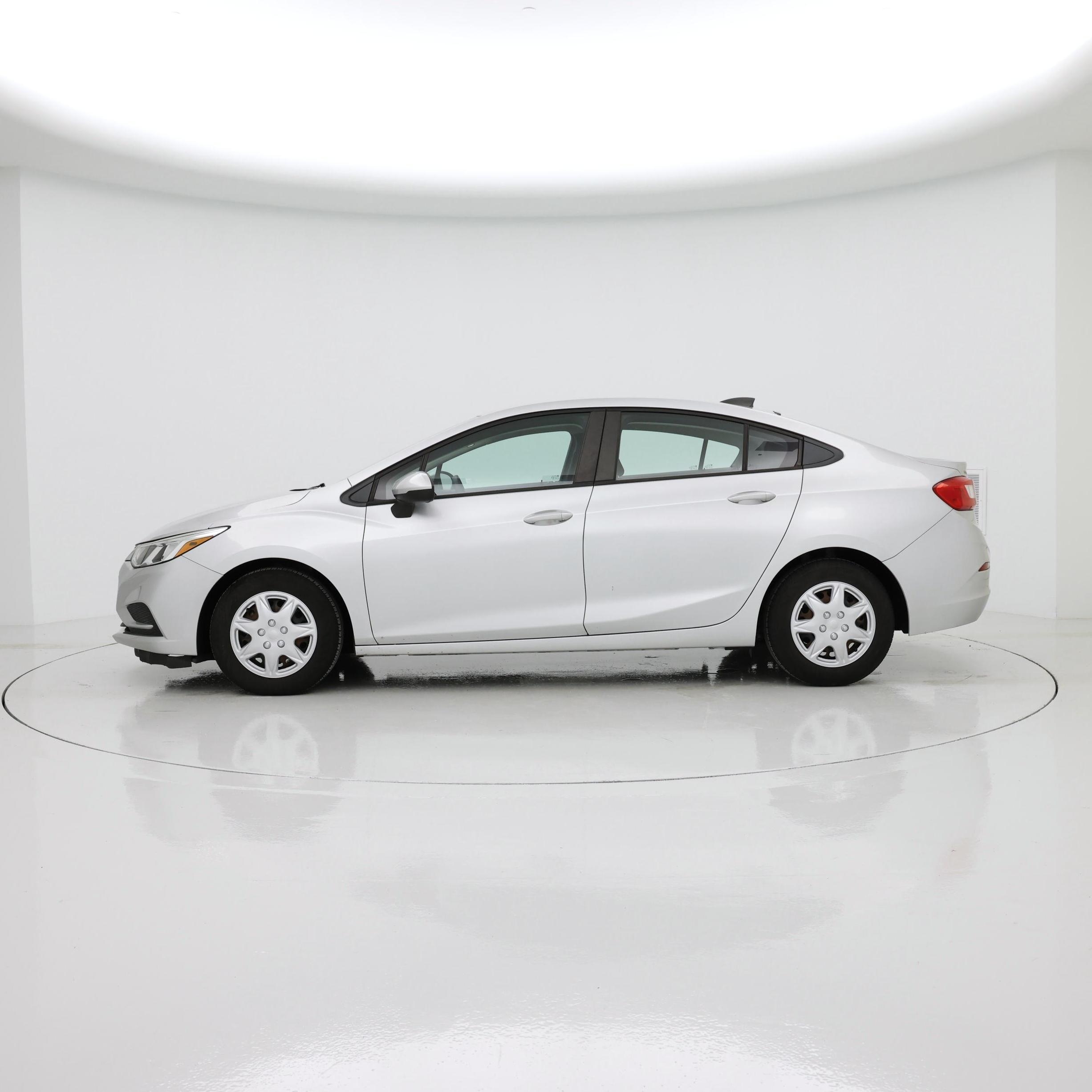 Thumbnail: 2017 Chevrolet Cruze - 3