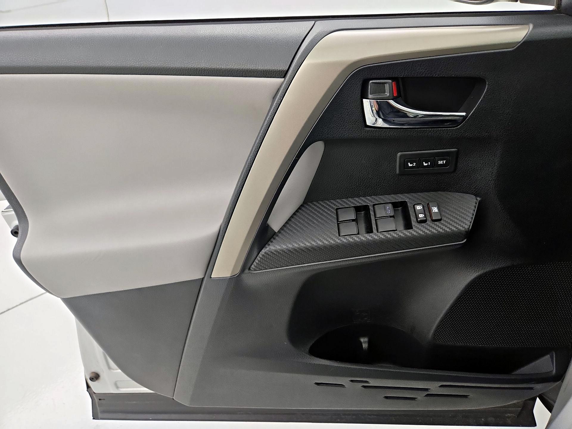 Thumbnail: 2015 Toyota RAV4 - 12