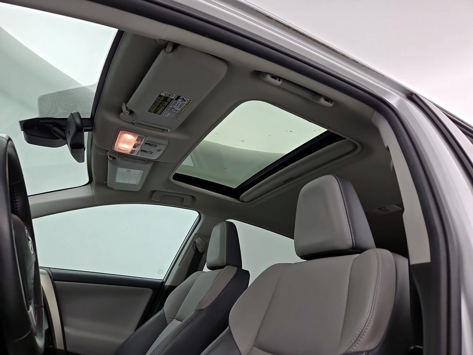 Thumbnail: 2015 Toyota RAV4 - 20