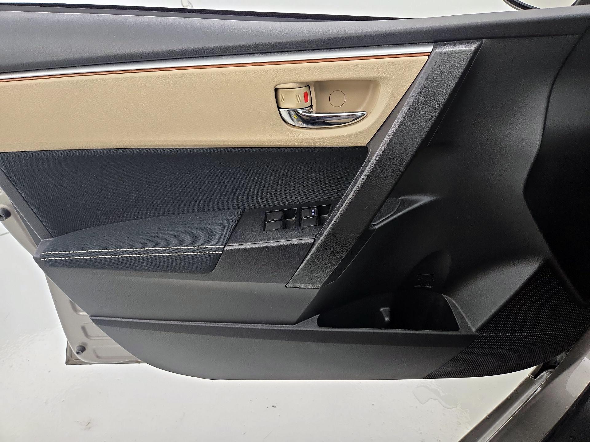 Thumbnail: 2015 Toyota Corolla - 12