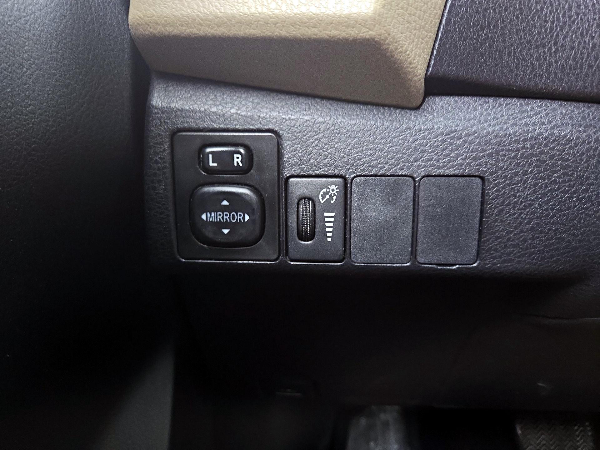 Thumbnail: 2015 Toyota Corolla - 13