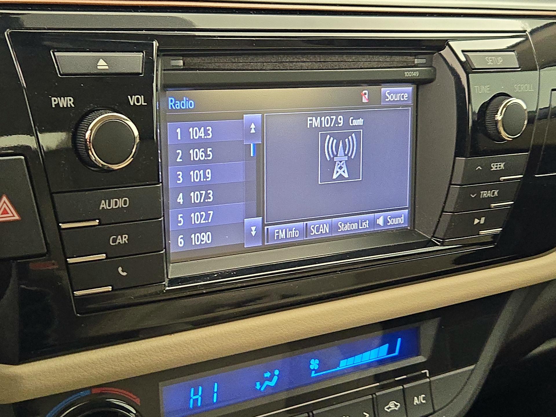 Thumbnail: 2015 Toyota Corolla - 15