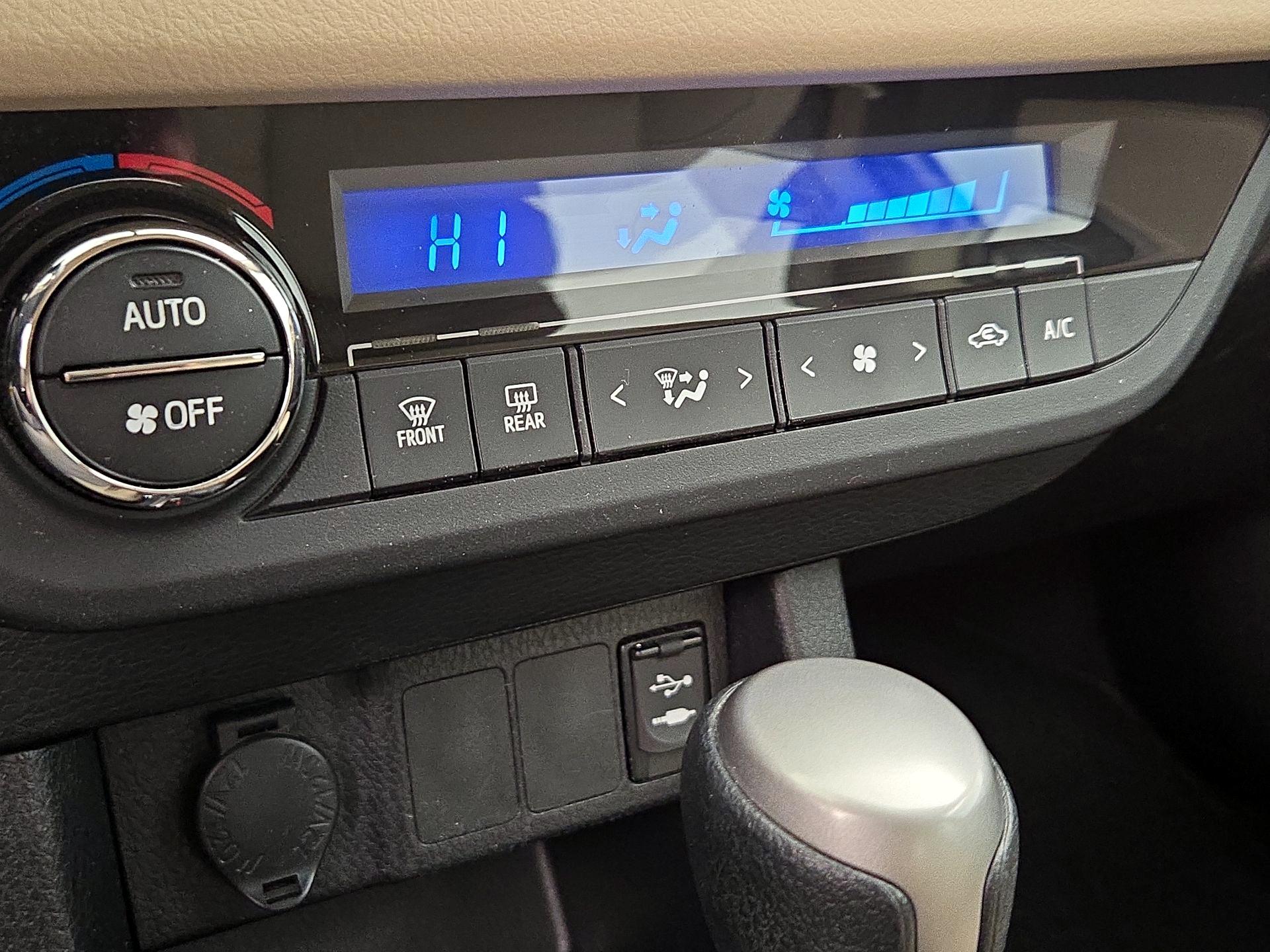 Thumbnail: 2015 Toyota Corolla - 16