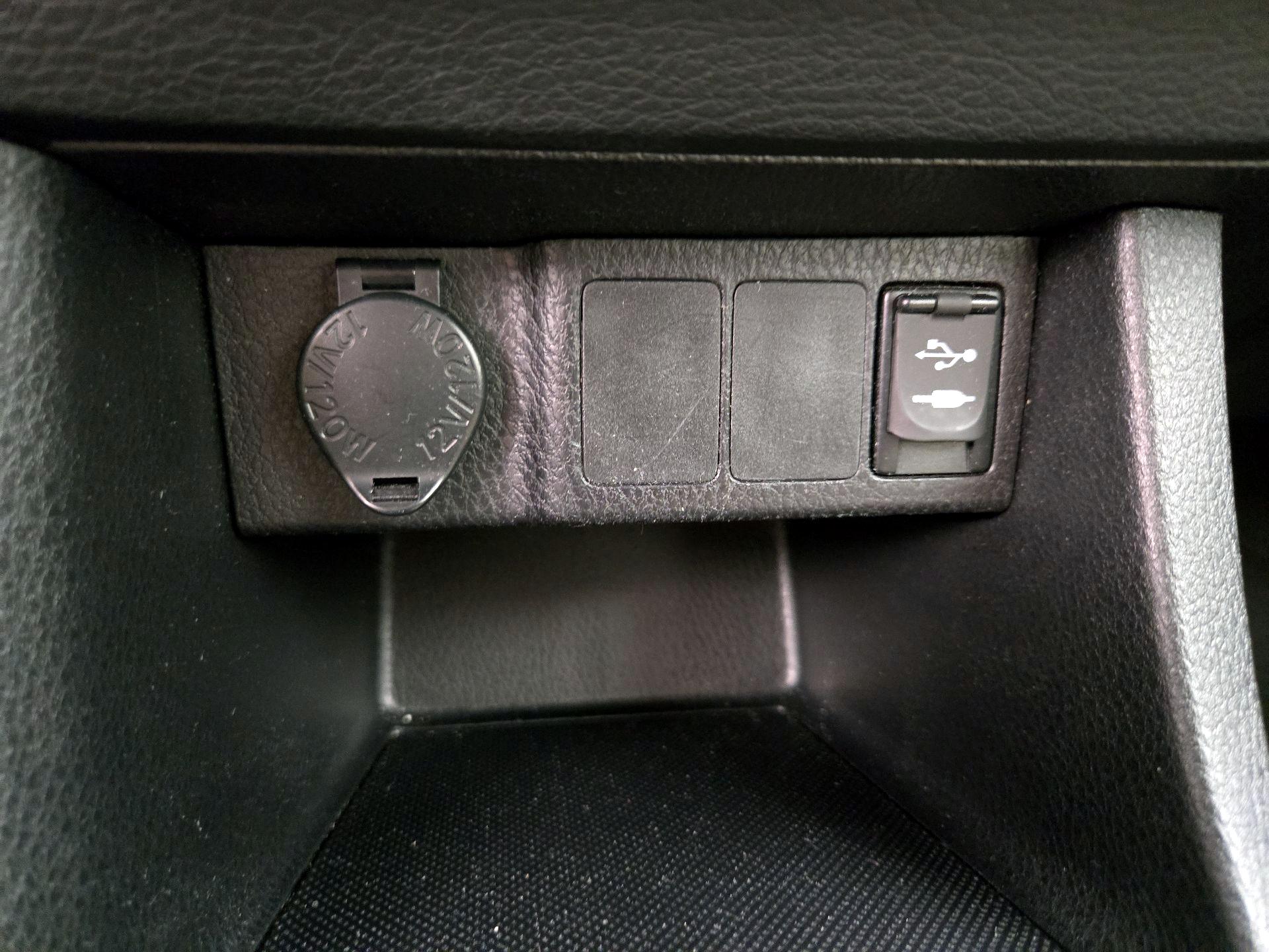 Thumbnail: 2015 Toyota Corolla - 18