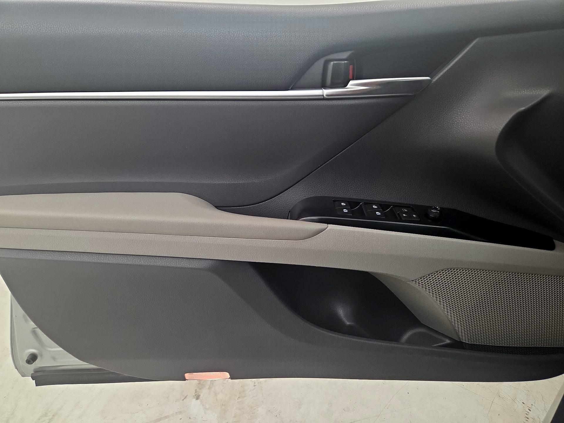 Thumbnail: 2019 Toyota Camry - 12