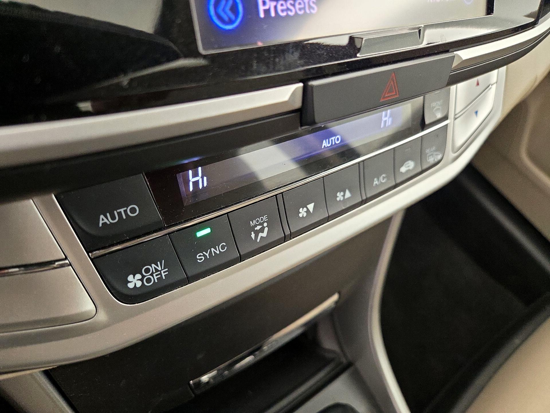 Thumbnail: 2015 Honda Accord - 16