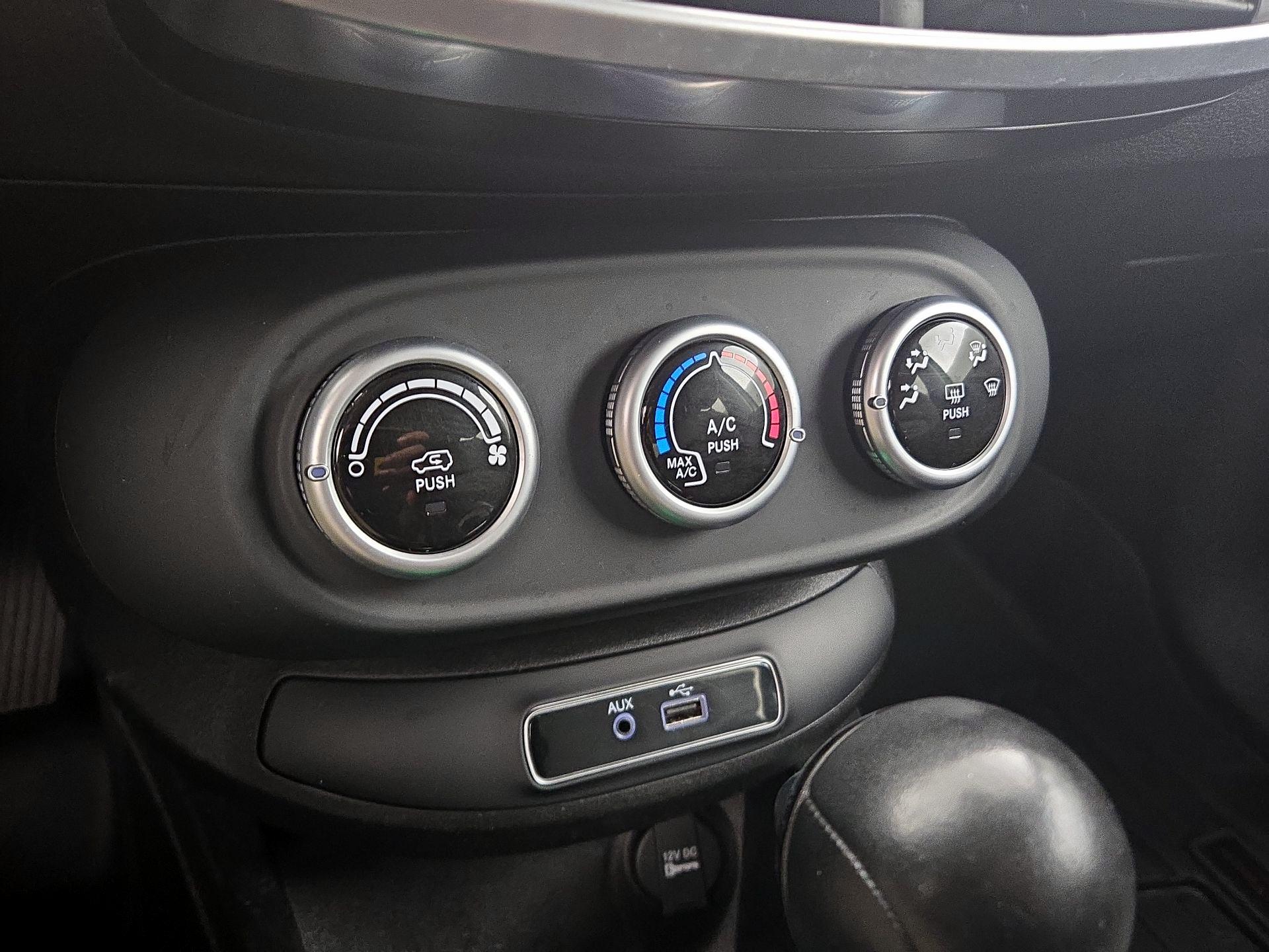 Thumbnail: 2016 Fiat 500X - 16