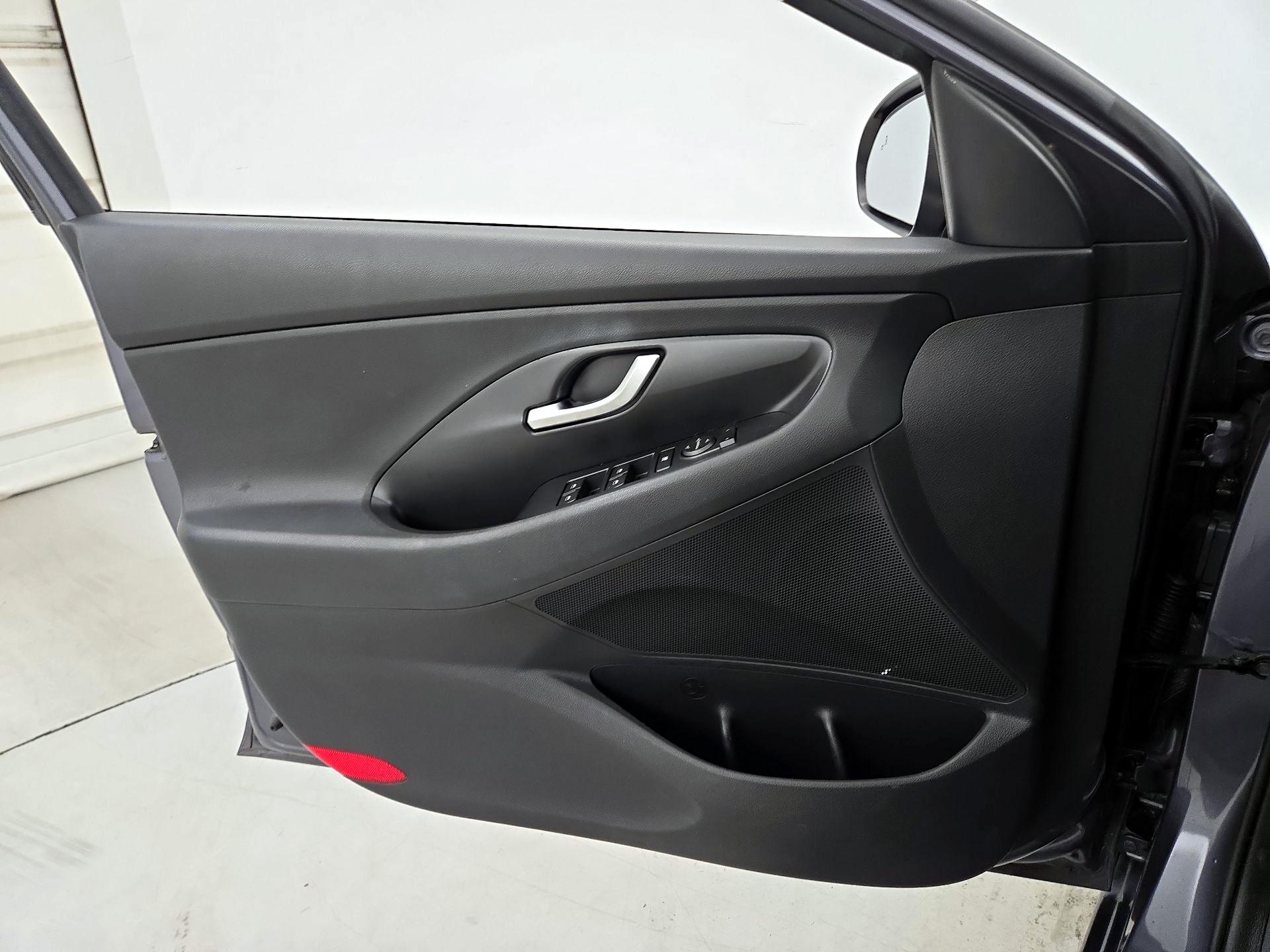 Thumbnail: 2018 Hyundai Elantra - 12