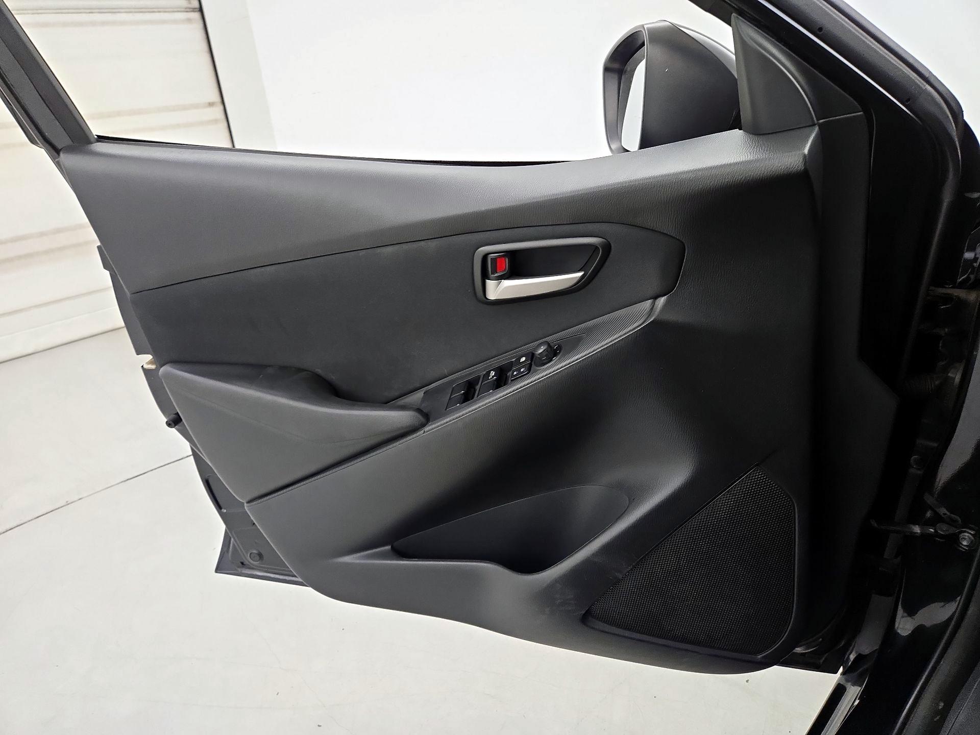 Thumbnail: 2019 Toyota Yaris - 12