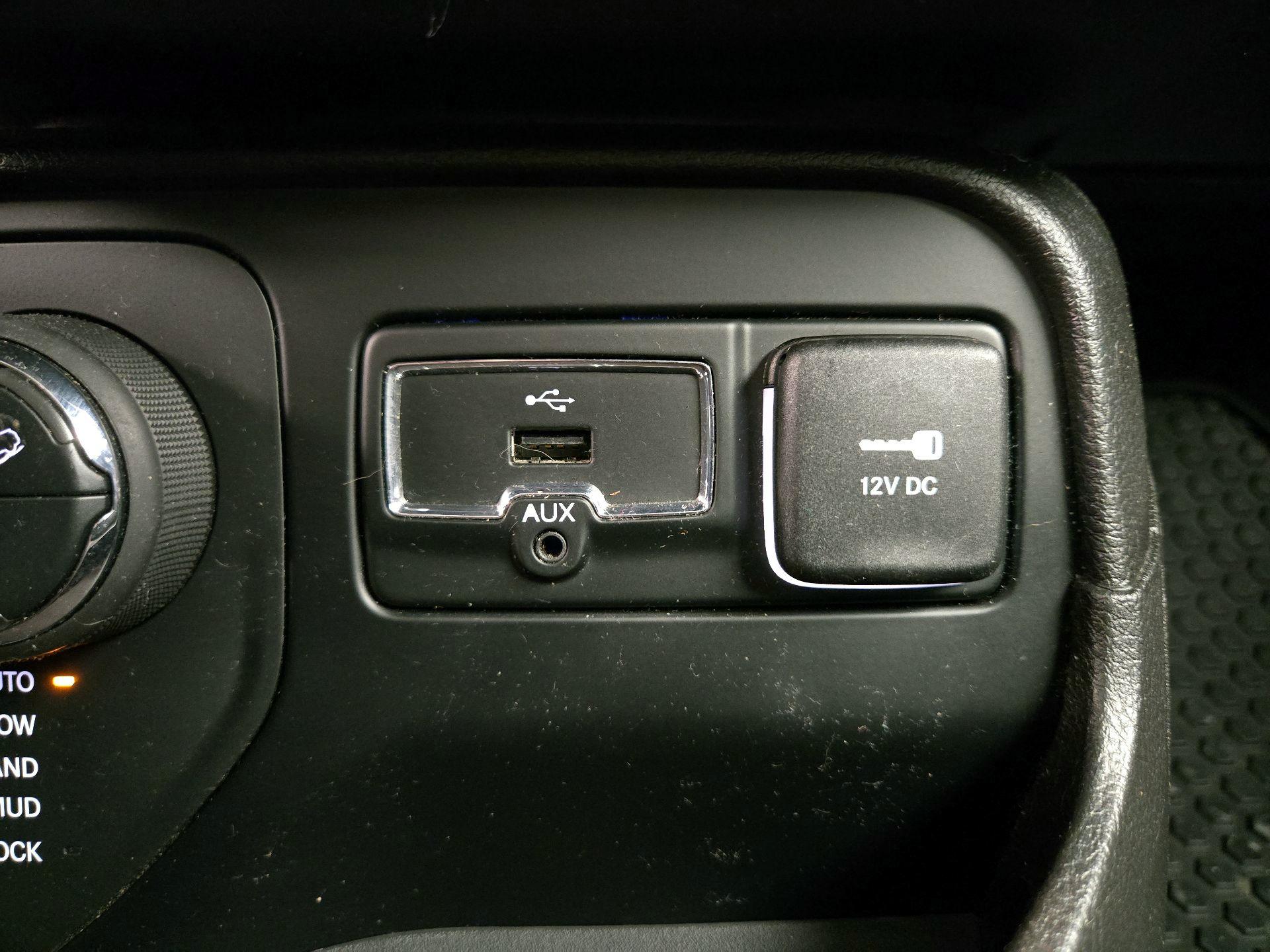 Thumbnail: 2017 Jeep Renegade - 17